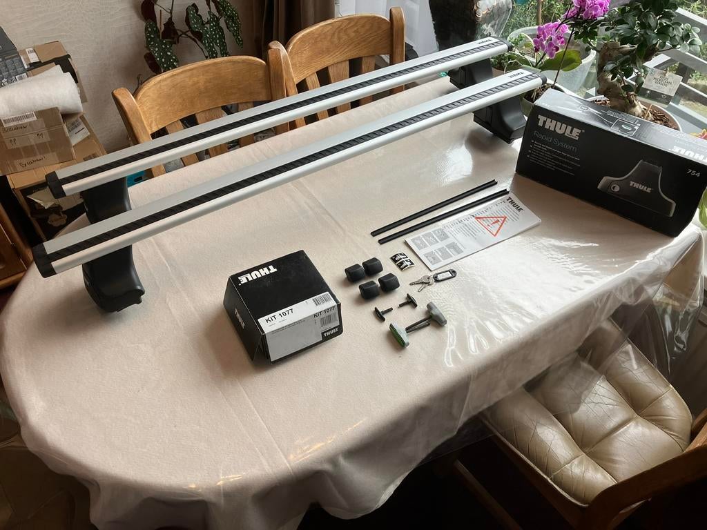 Thule Wingbar dakdragers kitset 1077 en 754 Toyota Avensis., Auto diversen, Dakdragers, Ophalen, Zo goed als nieuw