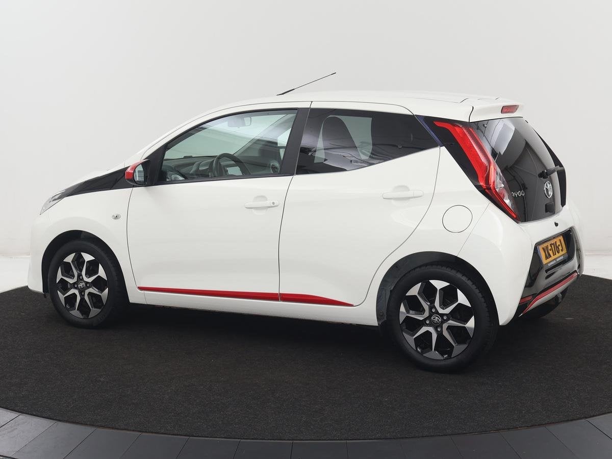 Toyota Aygo 1.0 VVT-i x-joy | Trekhaak | Carplay | DAB | Cam, Auto's, Stof, Gebruikt, Euro 6, 4 stoelen