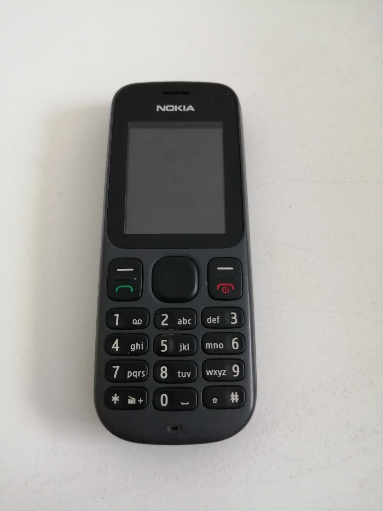 Retro Nokia 100 Feature Phone uit 2011 | Flashlight | Radio, Ophalen of Verzenden, Gebruikt