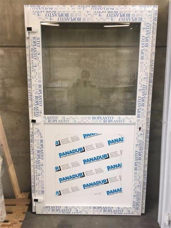 Kunststof buitendeur 120 x 208 1/2 glas.