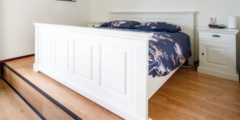 Tweepersoonsbed 1.60 x 2.00m / met 2 nacht kastjes, Ophalen, Wit, Tweepersoons, Modern / landelijk