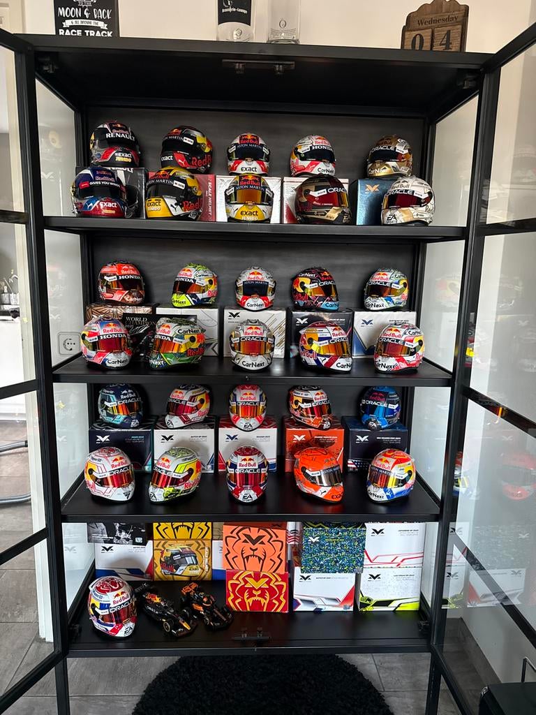Max Verstappen helmpjes schaal 1:2 met originele doosjes, Overige merken, Ophalen of Verzenden, Zo goed als nieuw, Groter dan 1:32