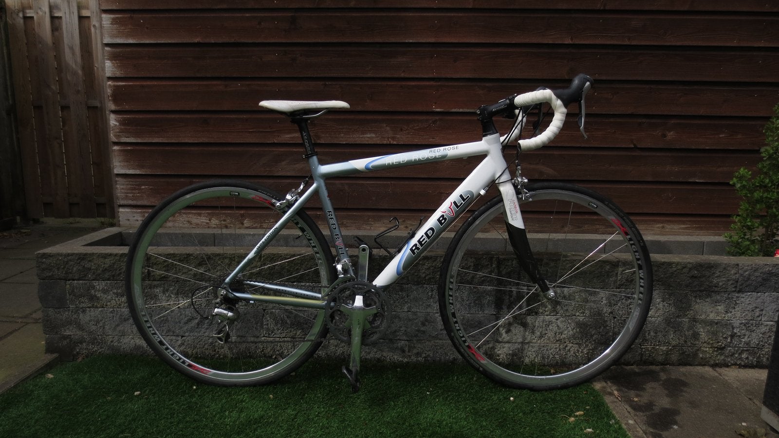 Dames of kind racefiets Red Bull Red Rose, 28 inch, Gebruikt, Carbon, Velgrem