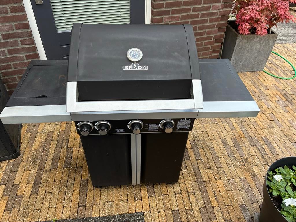 Brada Gasbarbecue met zijbrander en afdekhoes, Ophalen, Gebruikt, Gas, Vrijstaand