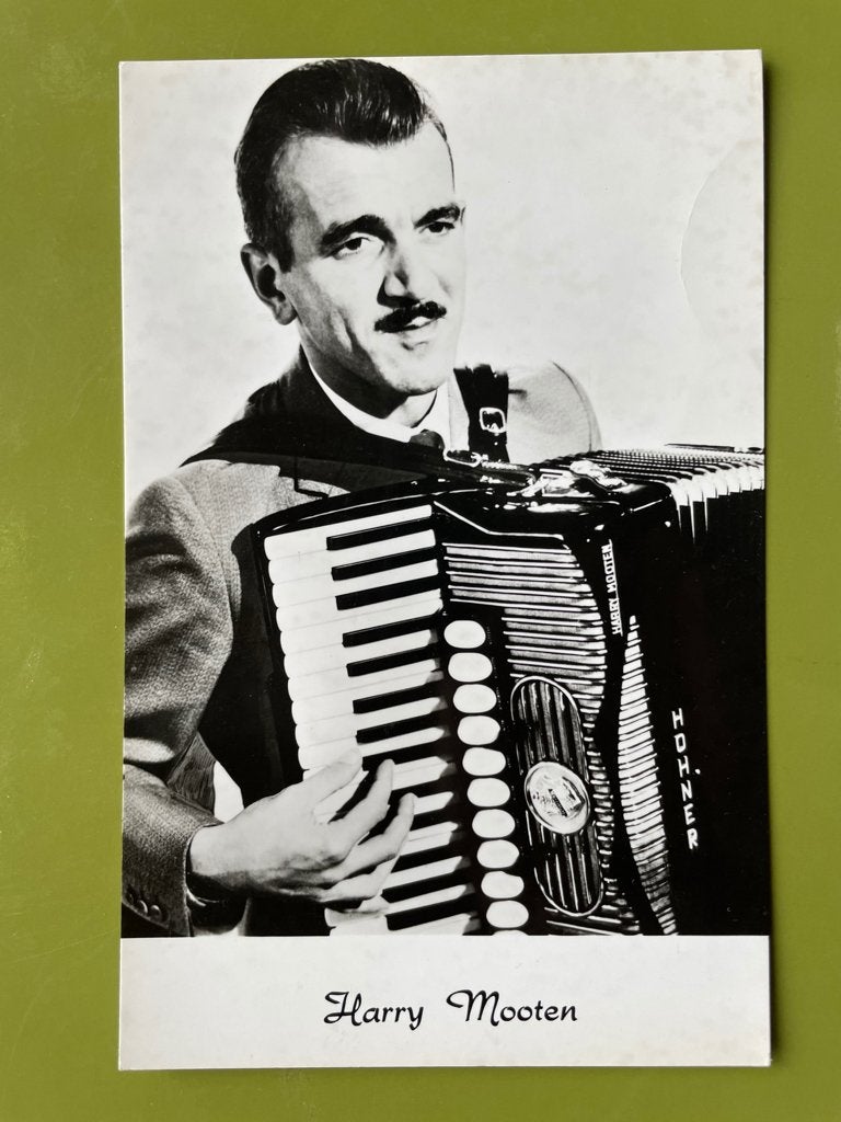 ansichtkaart / kaart van ; Harry Mooten met accordeon., Verzenden, 1960 tot 1980, Sterren en Beroemdheden