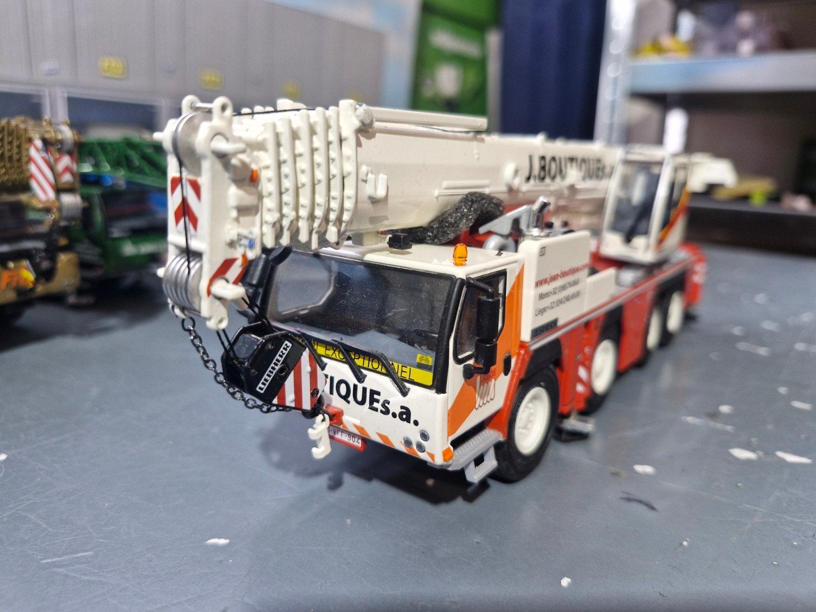 Liebherr ltm 1090 wsi  j.boutiques, Hobby en Vrije tijd, Modelauto's | 1:50, Ophalen of Verzenden, Zo goed als nieuw, Hijskraan, Tractor of Landbouw