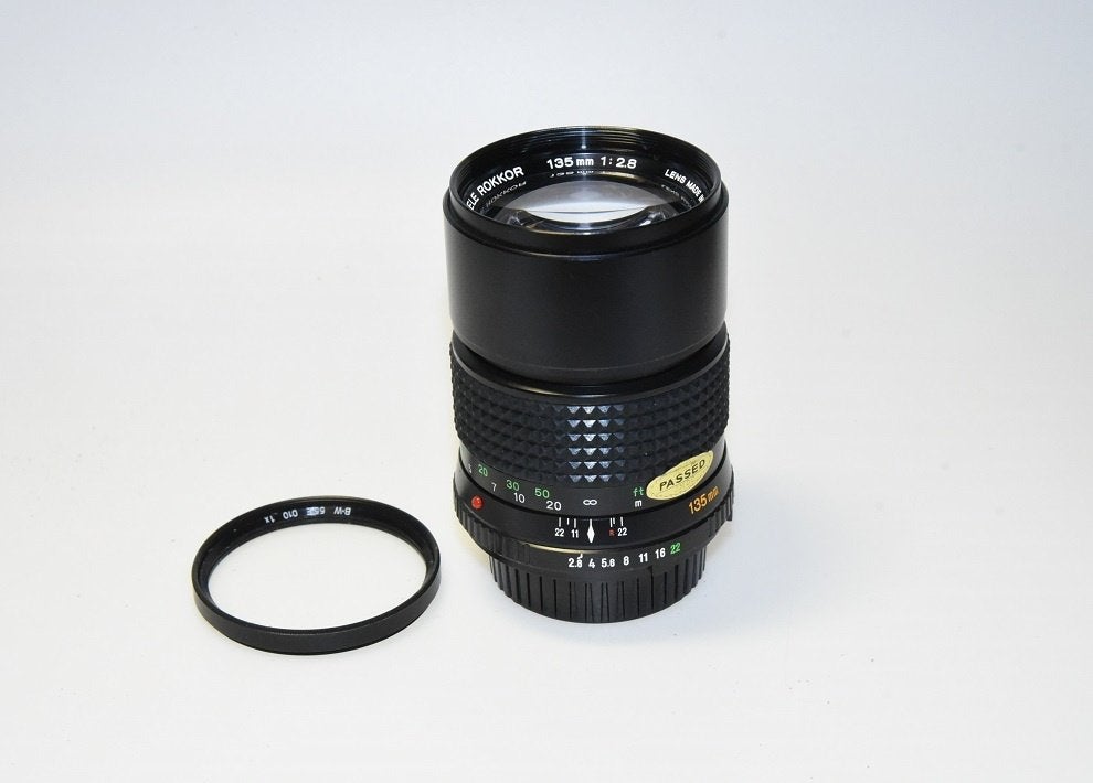 Minolta MD tele rokkor 135mm 2.8, Beschermhoes/tas, Zo goed als nieuw, Telelens, Ophalen of Verzenden
