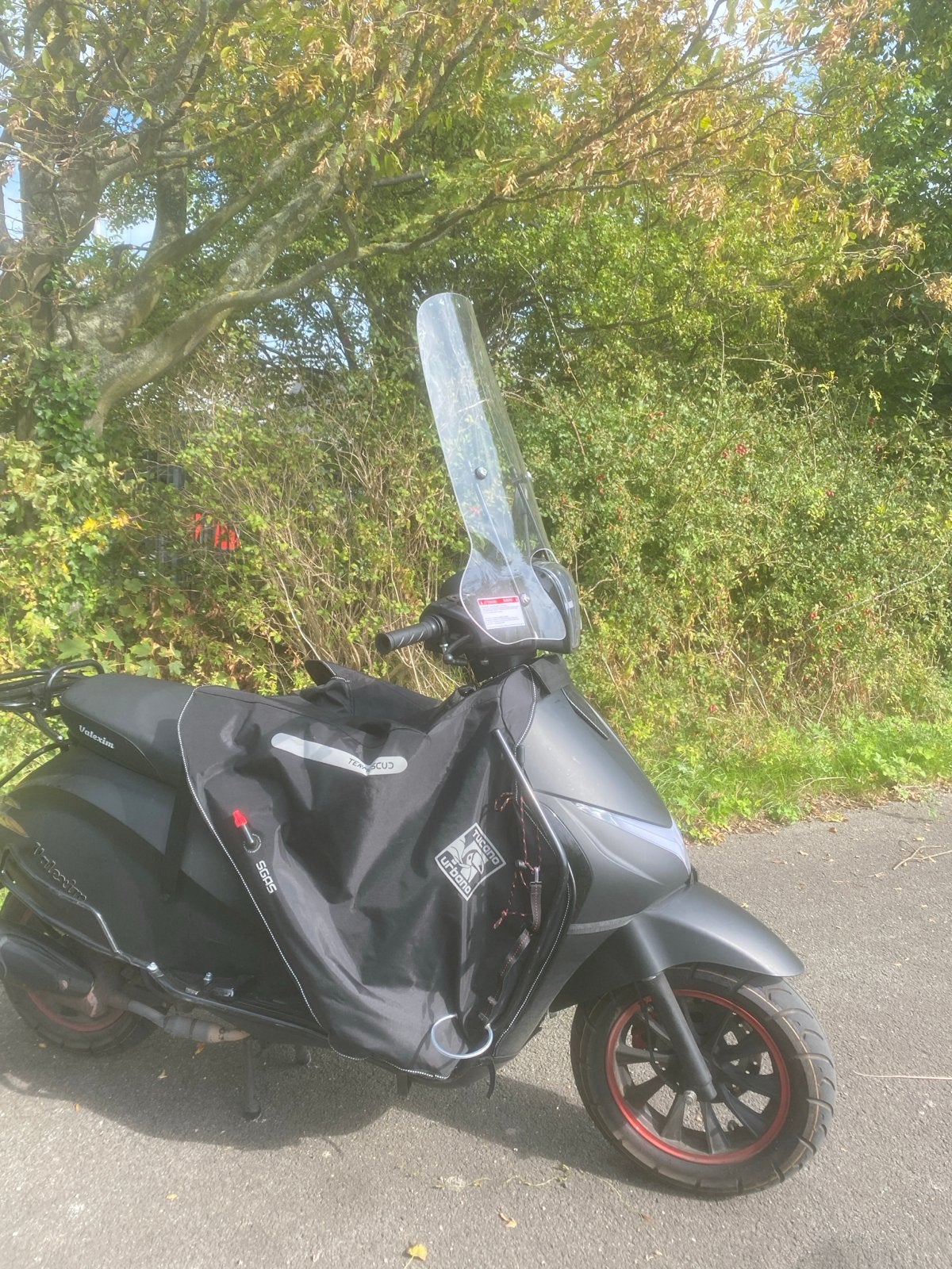 Valexim scooter limitid  lichte schade aan de ijzer links, Gebruikt, Maximaal 45 km/u, Ophalen of Verzenden, Benzine