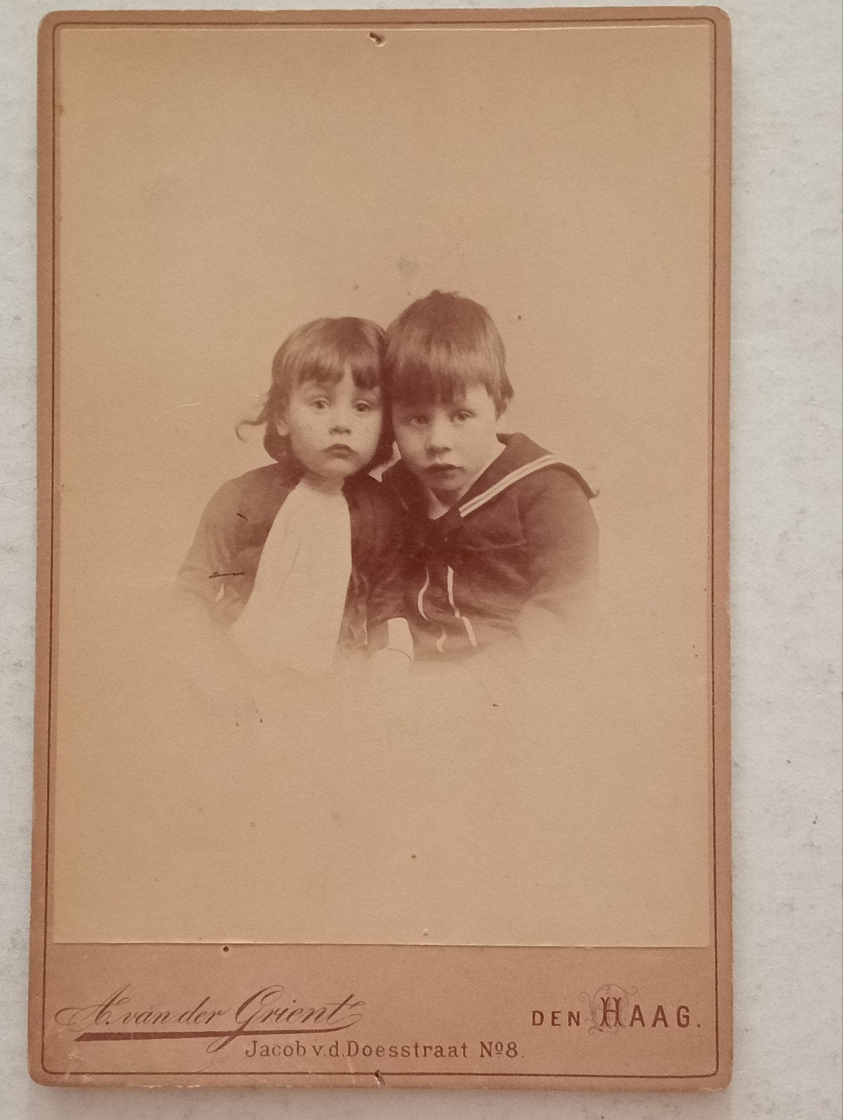 Antieke Foto: Kinderportret van A. van der Grient, Den Haag, Ophalen of Verzenden, Voor 1940, Gebruikt, Kind