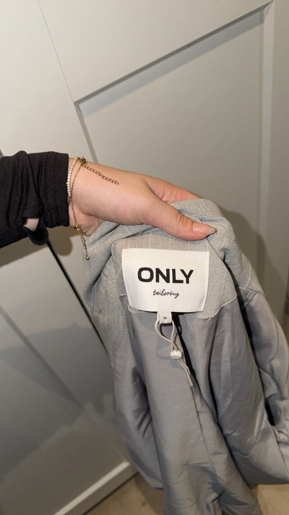 Grijze krijtstreep blazer Only maat 36, Ophalen of Verzenden, Jasje, Maat 36 (S), Grijs