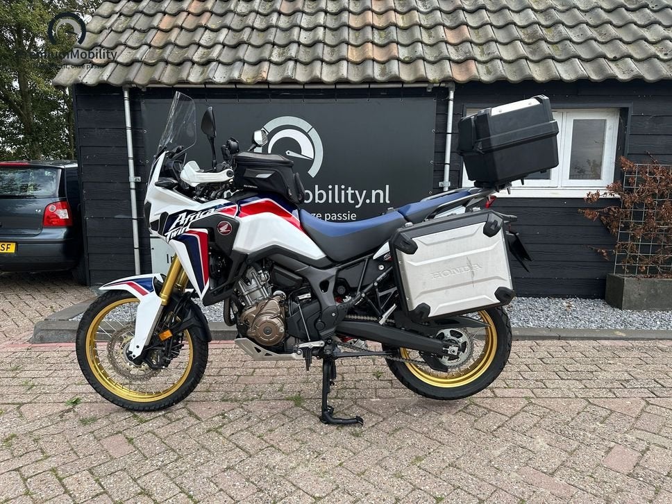HONDA CRF 1000 AFRICA TWIN (BJ 2016 / 9769 KM), Motoren, 2 cilinders, HONDA, Motorrijbewijs A, Bedrijf