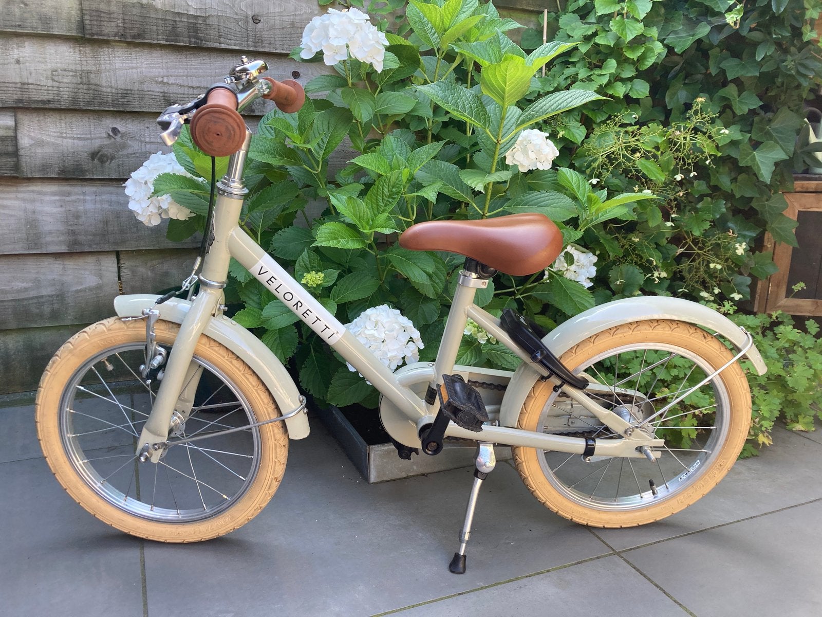 Veloretti Maxi fiets Pebble Grey, Fietsen en Brommers, Fietsen | Kinderfietsjes, Ophalen, Terugtraprem, Zijwieltjes, 16 tot 20 inch