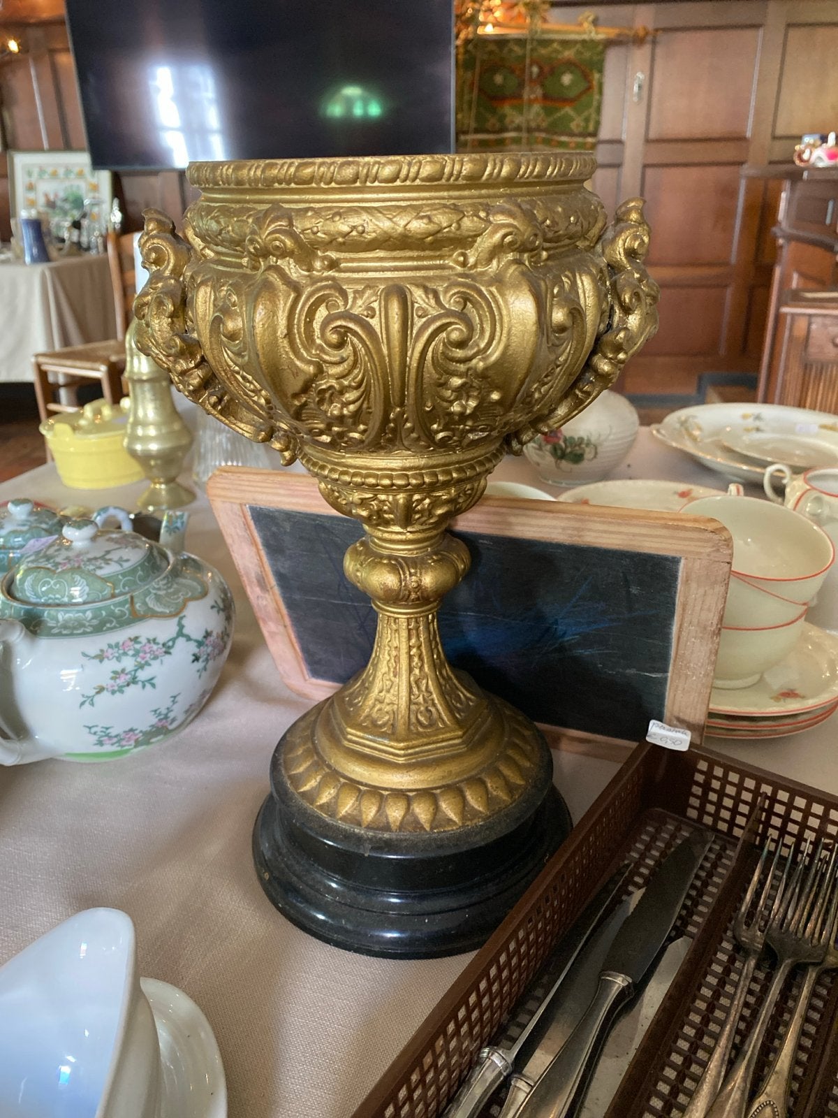 Decoratieve gouden bloempot op voet, Tuin en Terras, Bloempotten, Ophalen, Gebruikt, Rond, Binnen