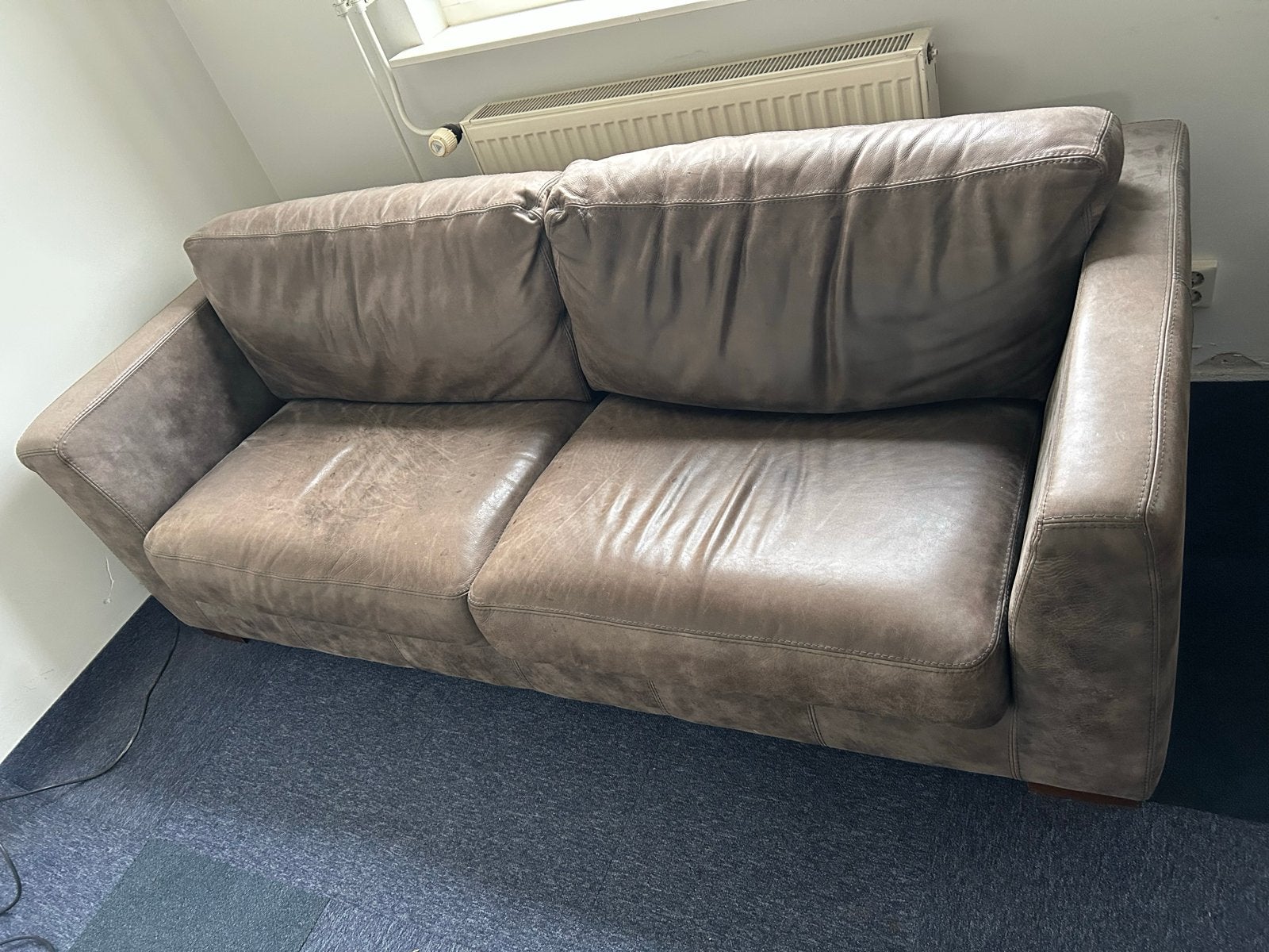 Comfortabele 2-zits bank van leer, Ophalen, Gebruikt, Tweepersoons, Rechte bank