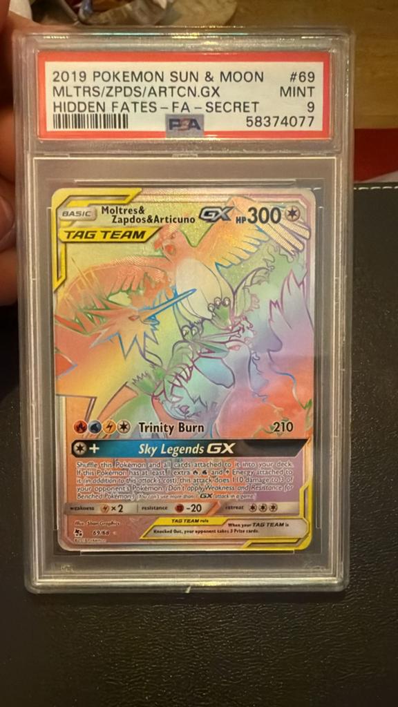 Moltres & Zapdos & Articuno GX PSA 9 Hidden Fates, Hobby en Vrije tijd, Verzamelkaartspellen | Pokémon, Zo goed als nieuw, Losse kaart