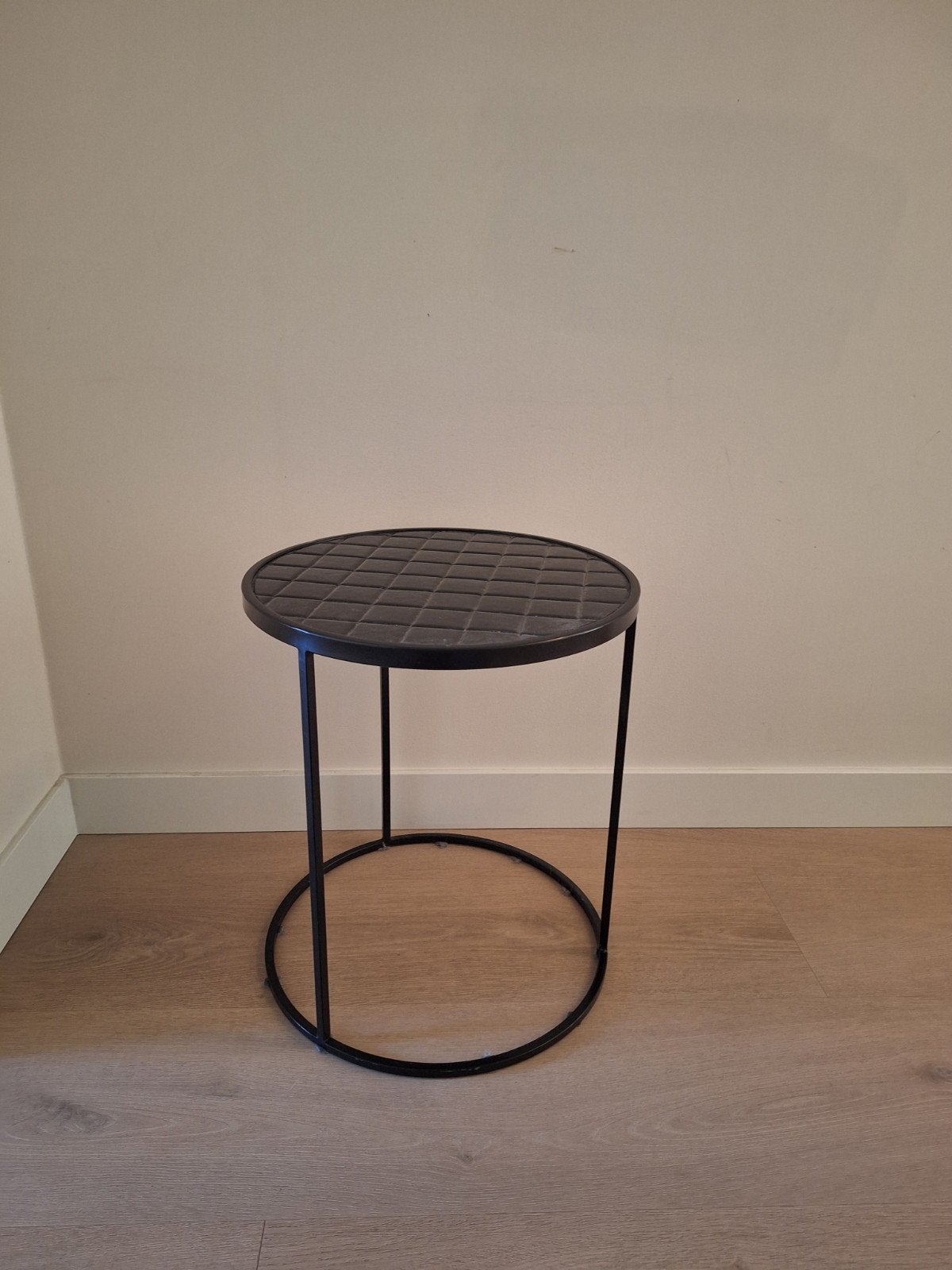 Zuiver Bijzettafel - Rond, Zwart Metaal met Tegelblad, Minder dan 55 cm, Gebruikt, Modern, Industrieel, Metaal of Aluminium