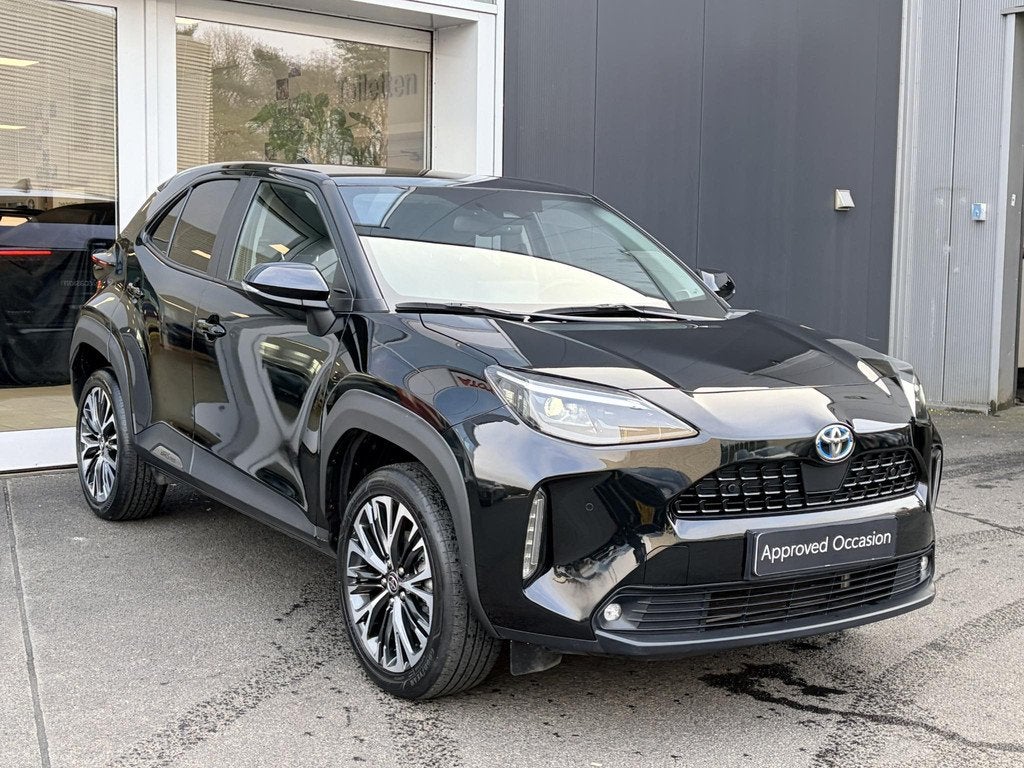 Toyota Yaris Cross 1.5 Hybrid Executive 18 inch | Panoramada, Auto's, Toyota, Gebruikt, Zwart, Bedrijf, 3 cilinders