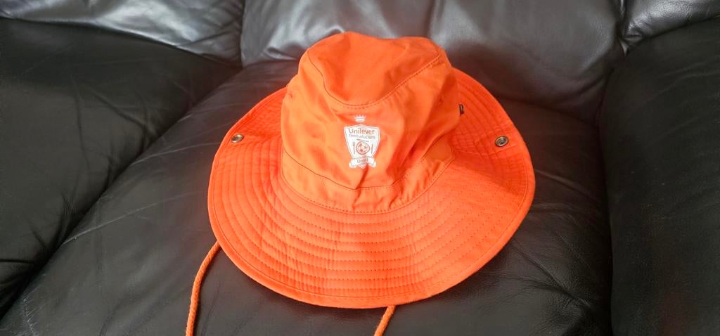 Oranje Unilever Liverpool FC Zonnehoed, Sport en Fitness, Voetbal, Ophalen of Verzenden