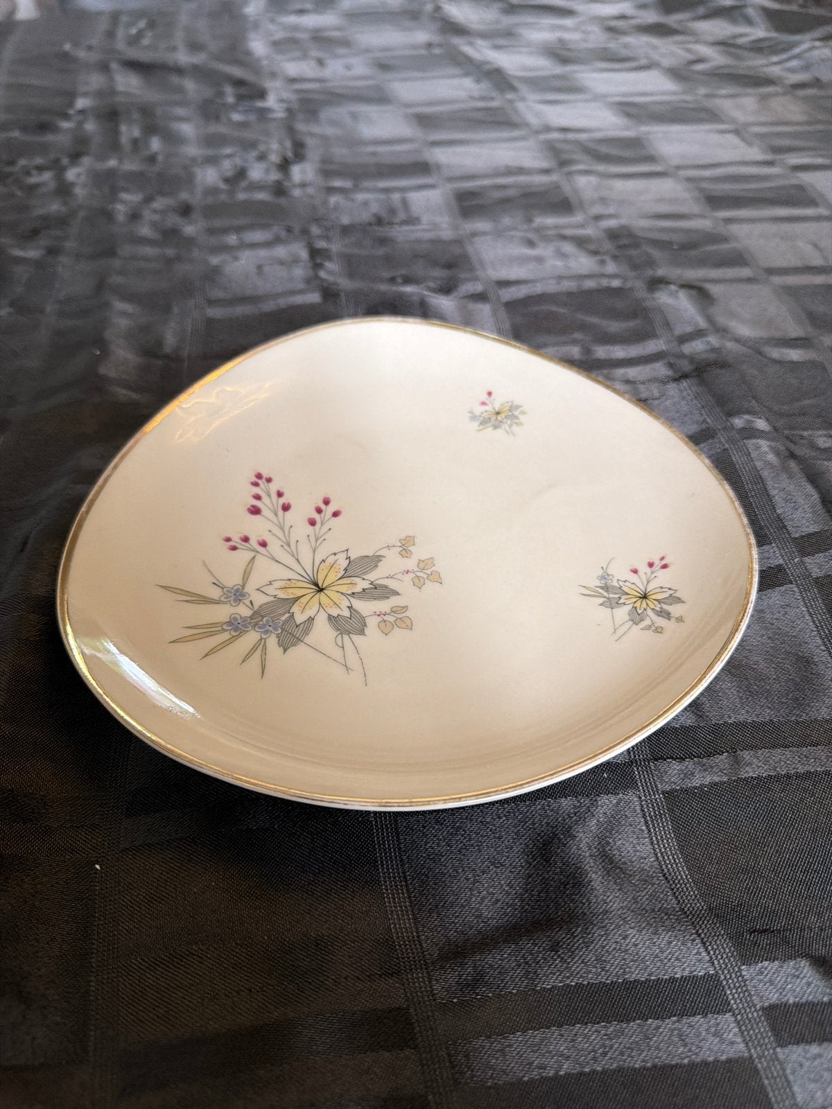 Vintage porseleinen bord met bloemmotief, Antiek en Kunst, Ophalen