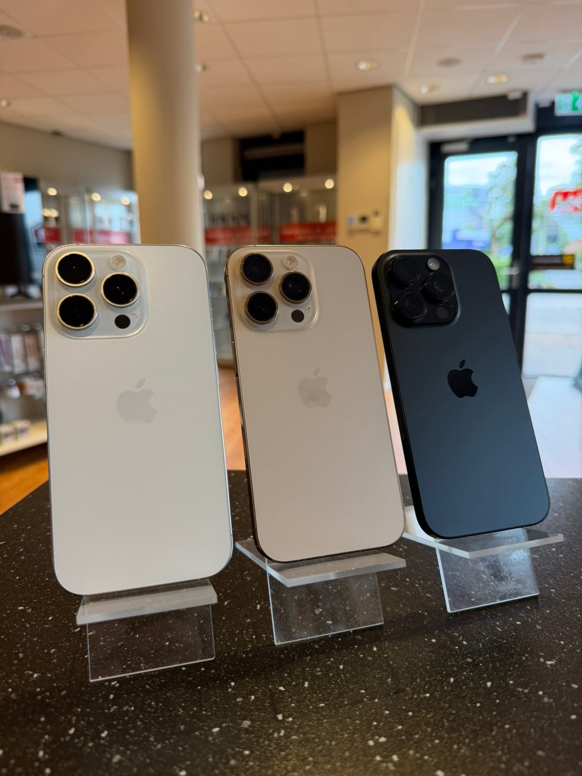 Apple iPhone 16 Pro 128GB Diverse kleuren Refurbished, IPhone 16 Pro, 128 GB, Zwart, Ophalen of Verzenden