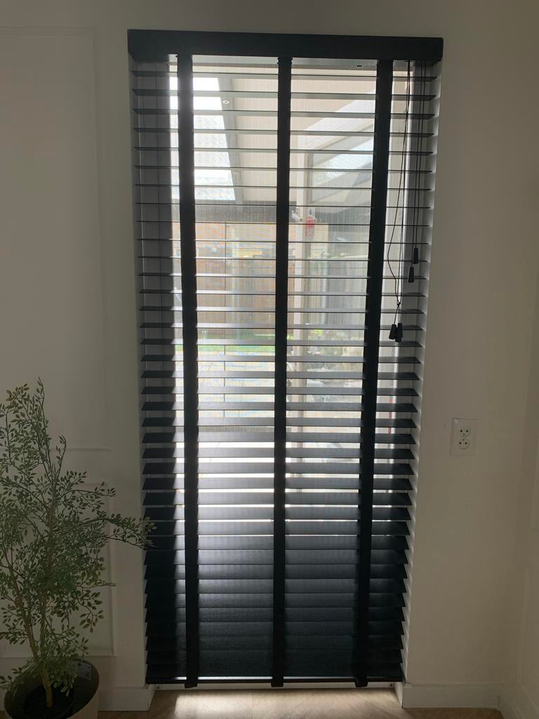 Zwarte houten jaloezieën abachi hout 65 mm breed, Ophalen, Gebruikt, 200 cm of meer, Zwart