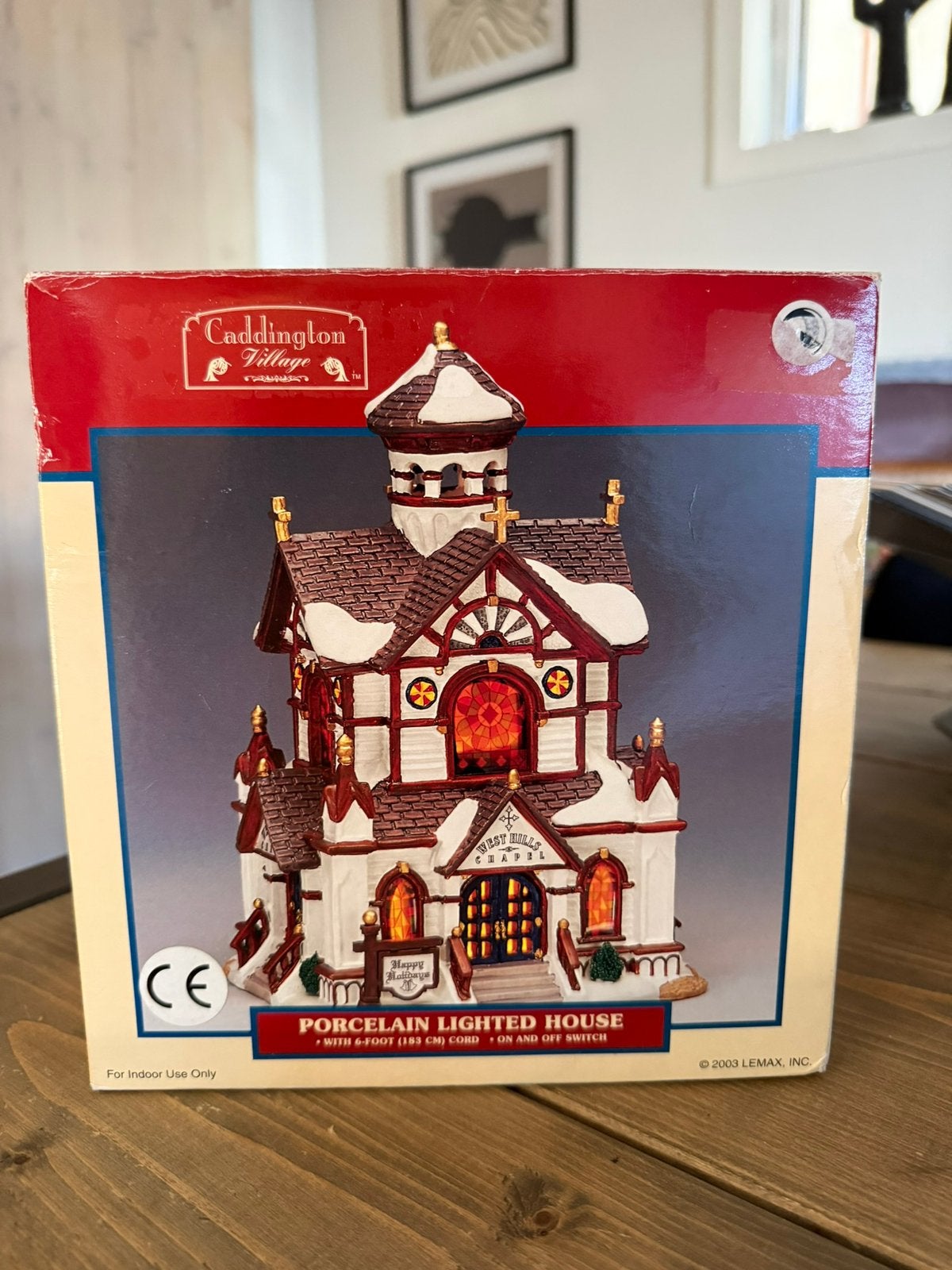 Lemax PORCELAIN LIGHTED HOUSE-West Hills Chapel, Diversen, Ophalen of Verzenden, Zo goed als nieuw