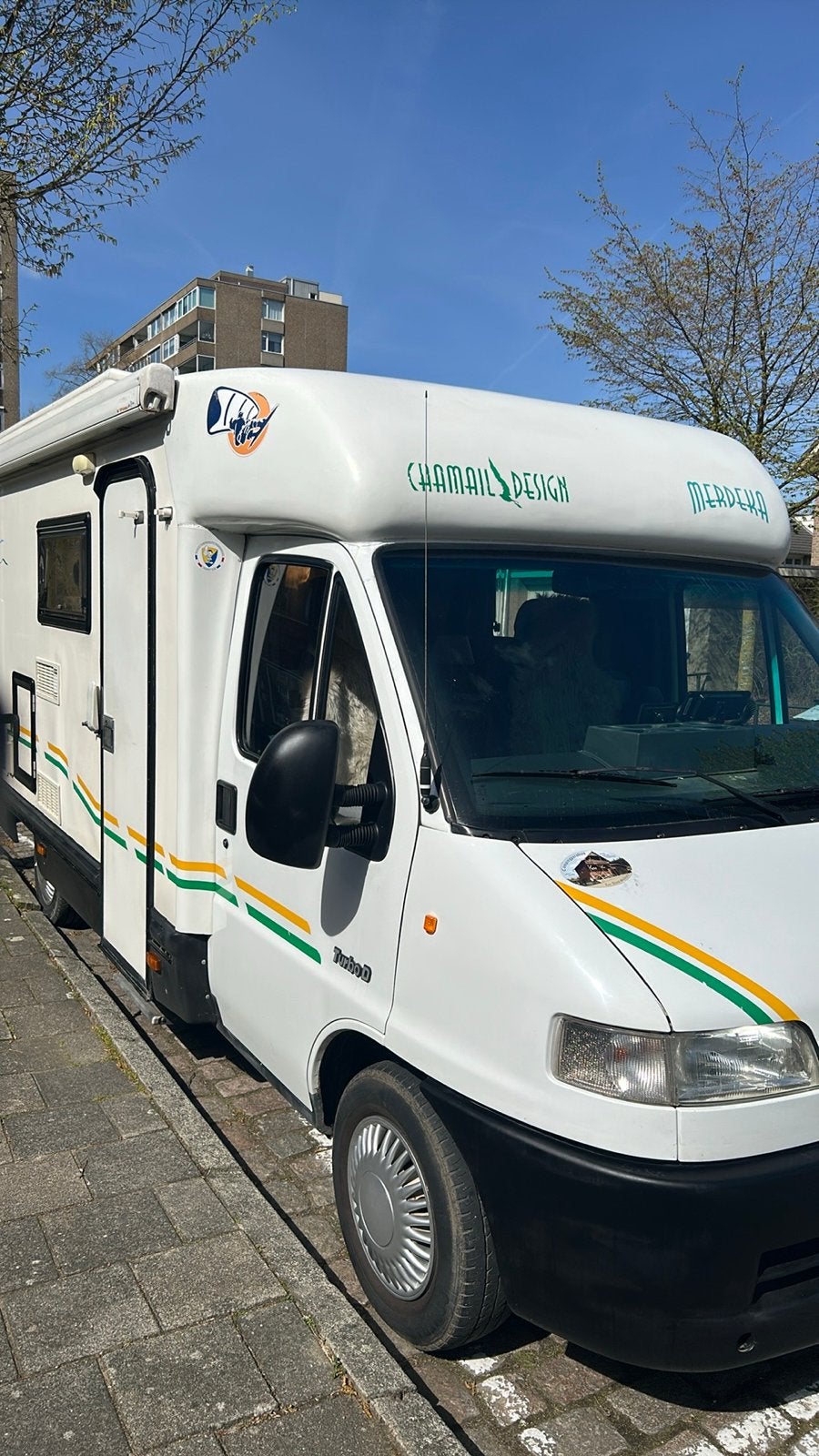 Foto 2 van camper met voortent