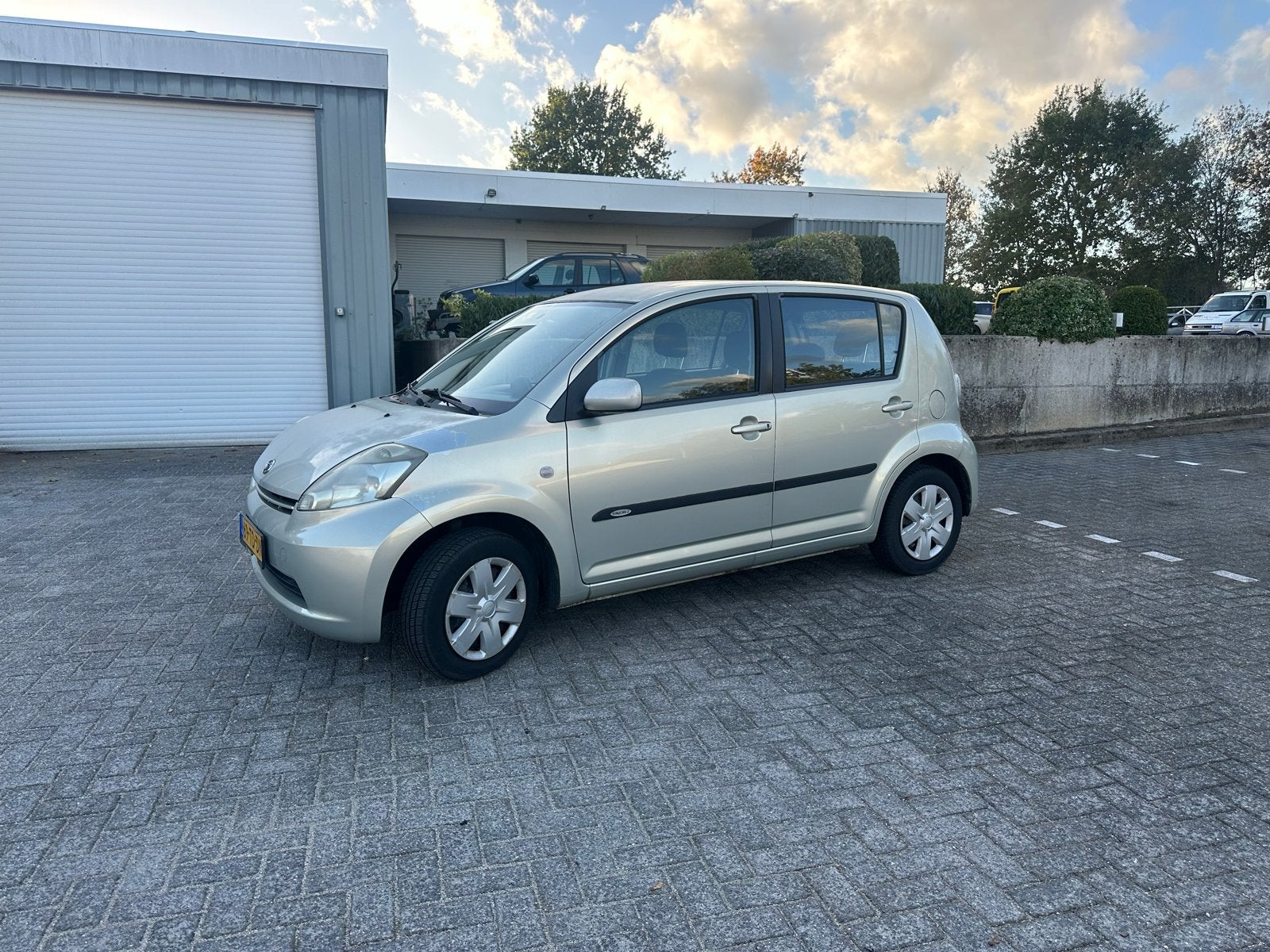 Daihatsu Sirion 1.3 AUT 2006 Beige, Auto's, 31 €/maand, 4 cilinders, Beige, Bedrijf