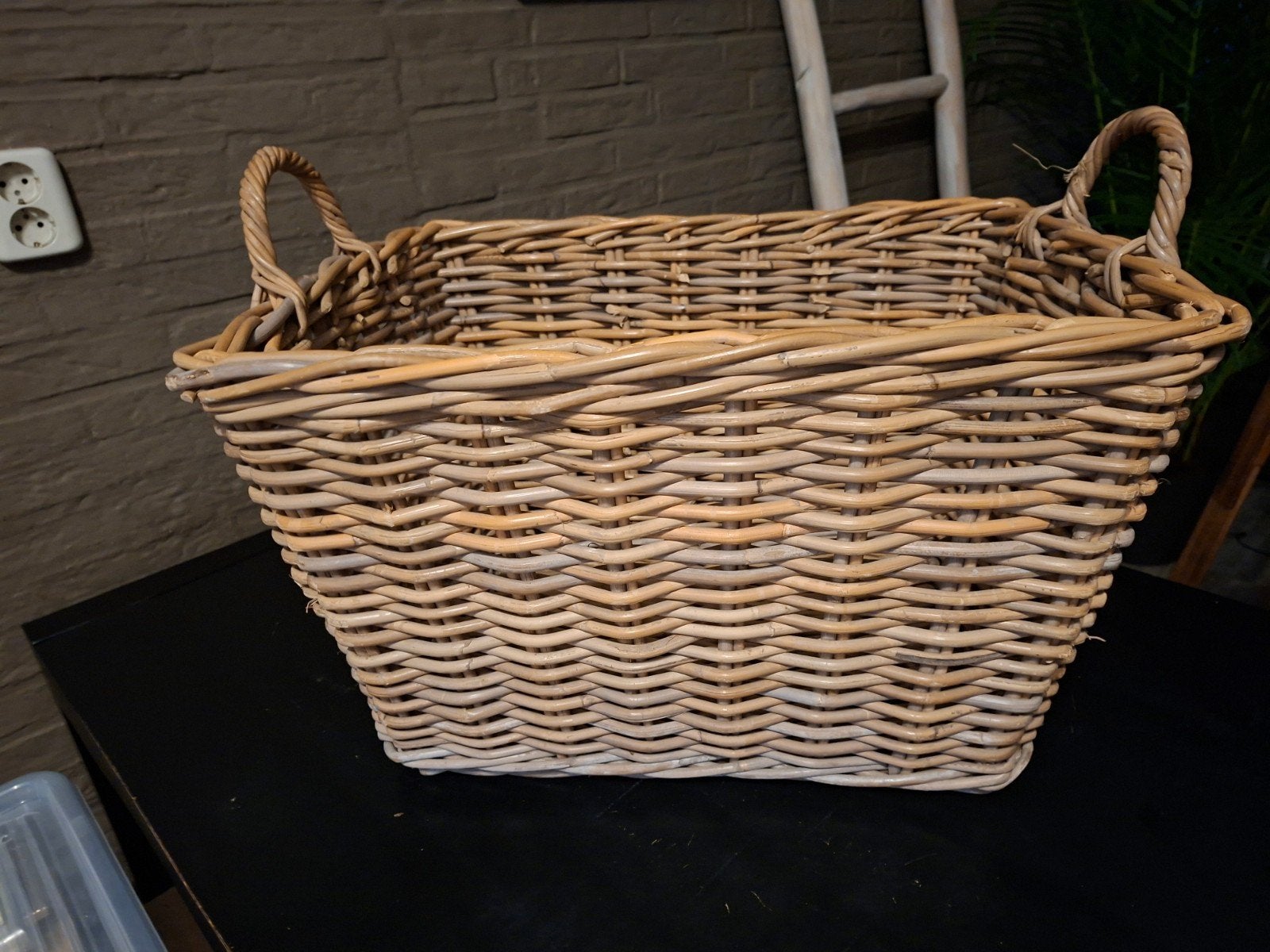 Grote rotan mand, Ophalen, Zo goed als nieuw, Rond, Riet