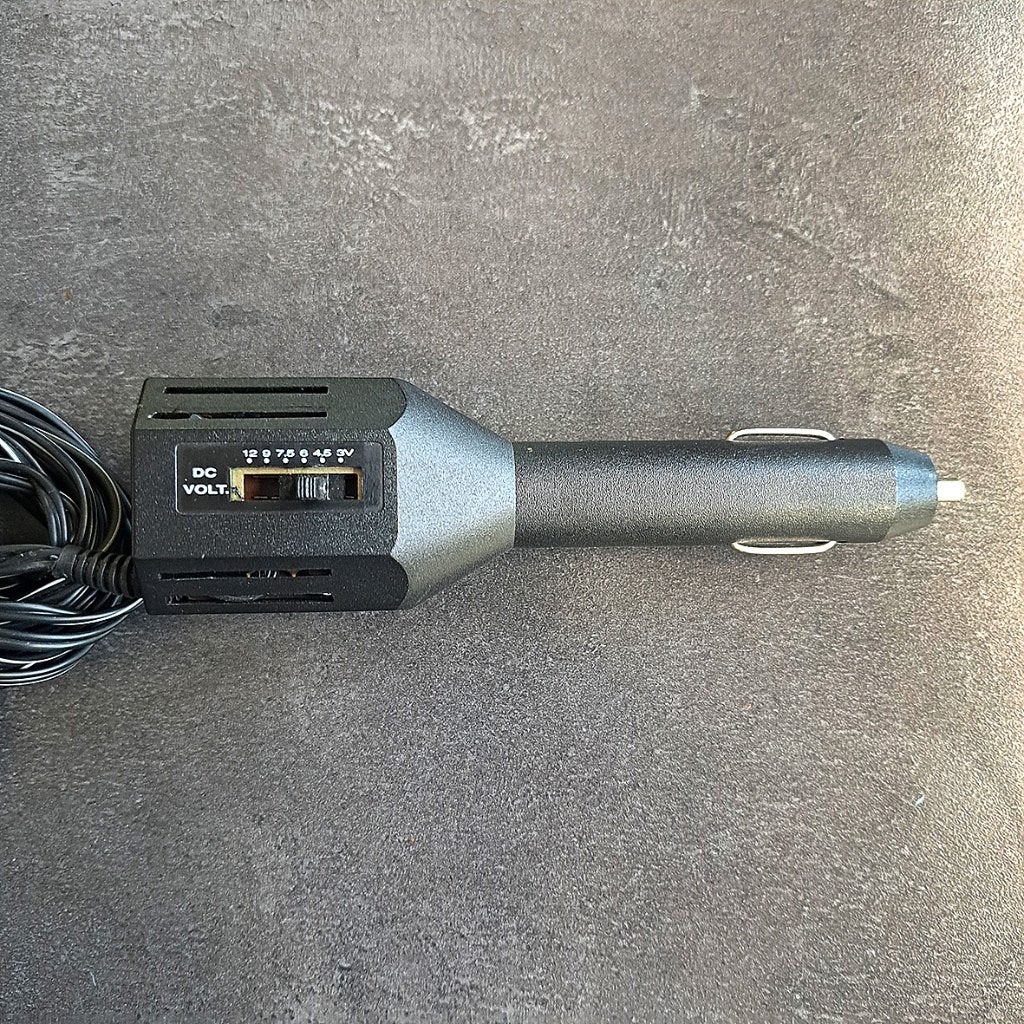 Twee universele DC/DC-autoadapters + verwisselbare stekkers, Ophalen of Verzenden, Gebruikt