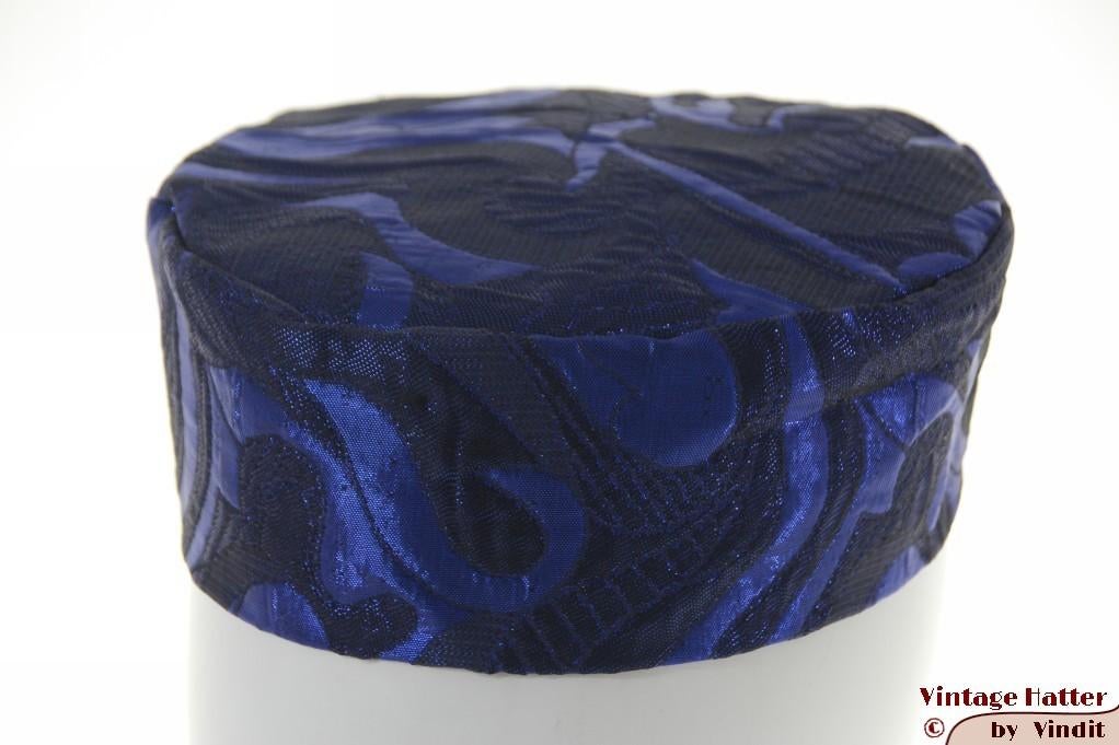 Oosters hoedje glimmend blauw en zwart maat 58 en 61 nieuw, Ophalen of Verzenden, Nieuw, 60 cm (XL, 7½ inch) of meer, Hoed