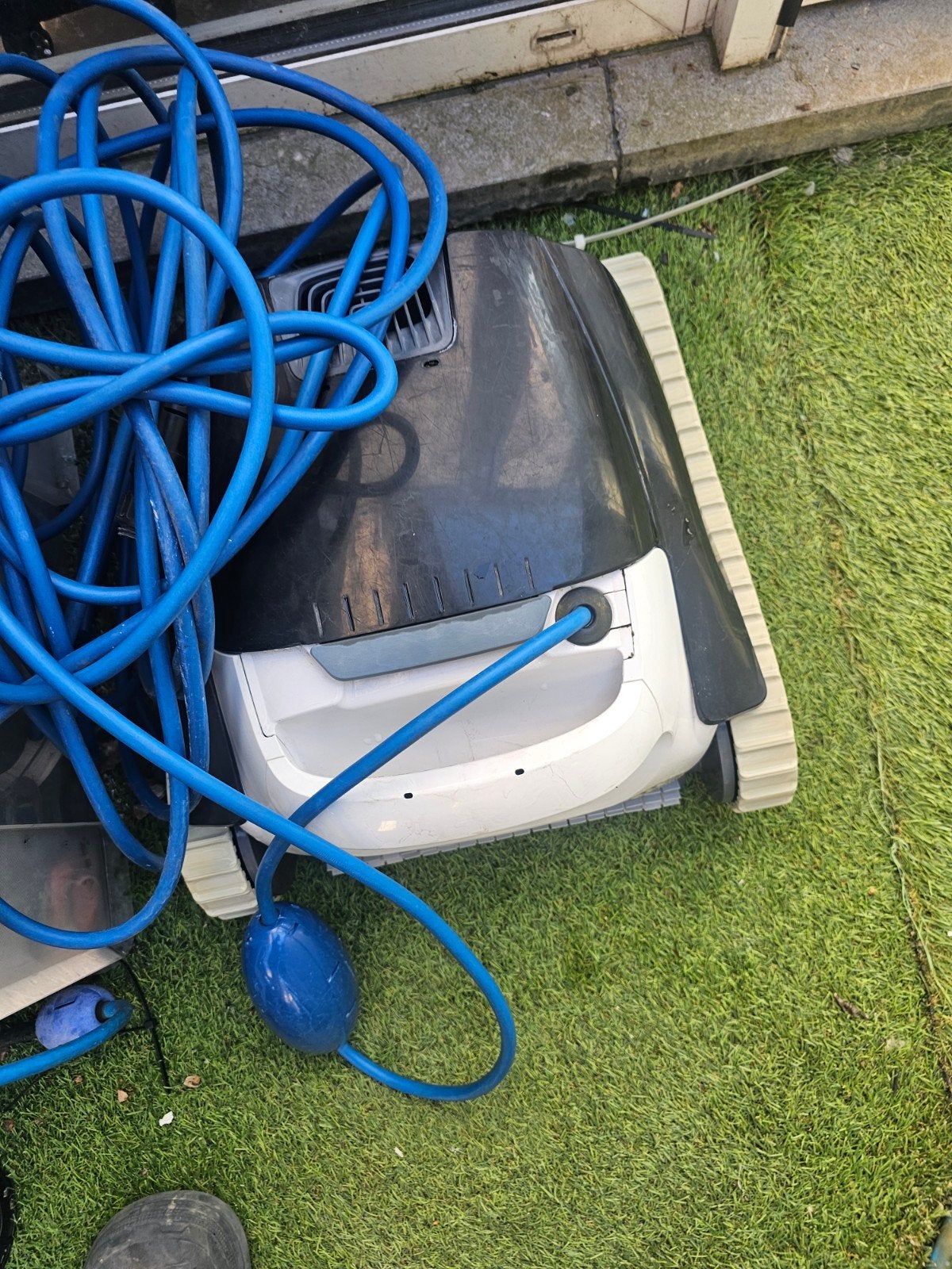 zwembadrobot dolphin doet bodem en wanden
ophalen reg limbur, Ophalen, Gebruikt