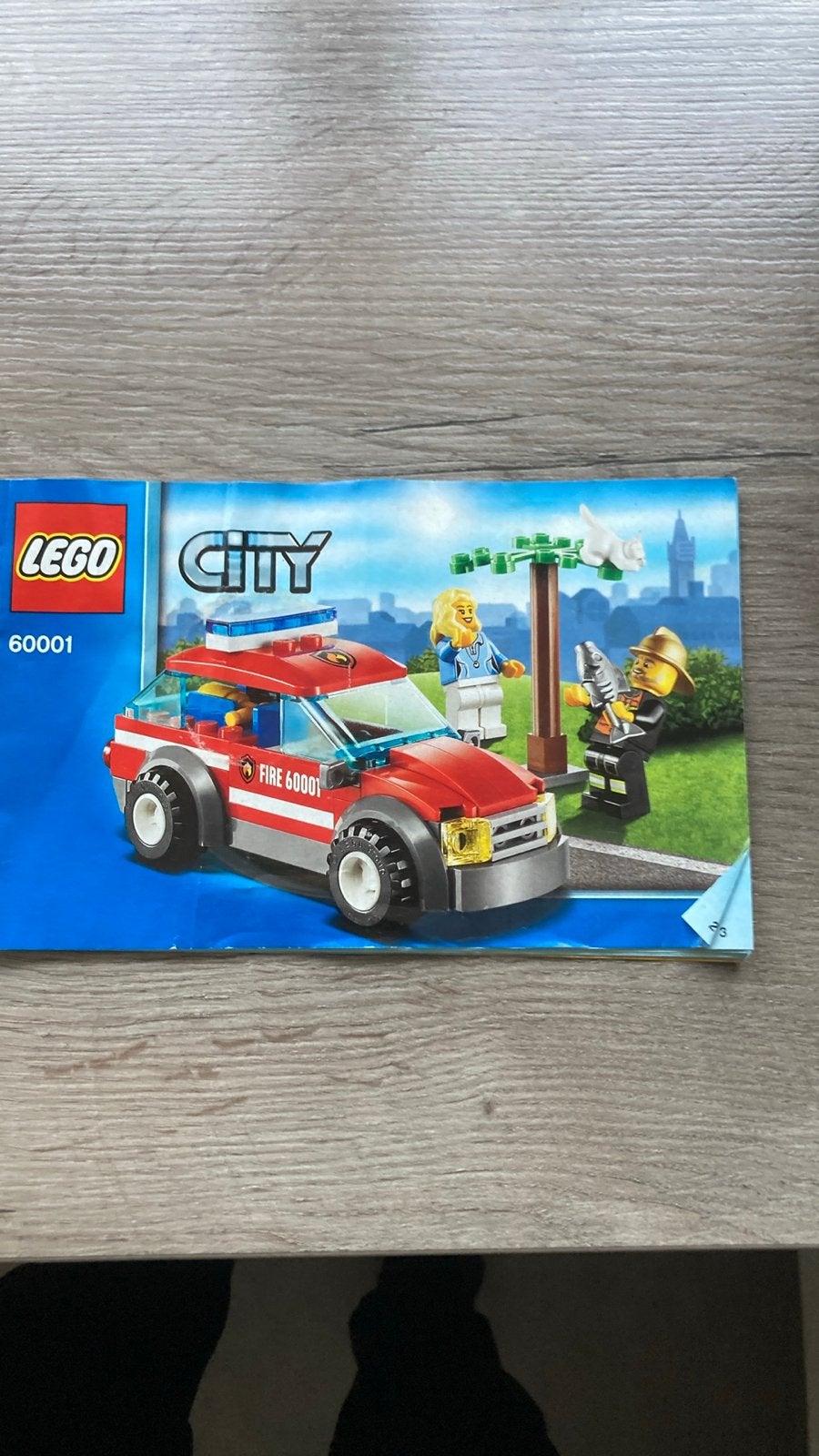 Lego City Brandweerauto 60001 met figuren en handleiding, Ophalen of Verzenden, Zo goed als nieuw