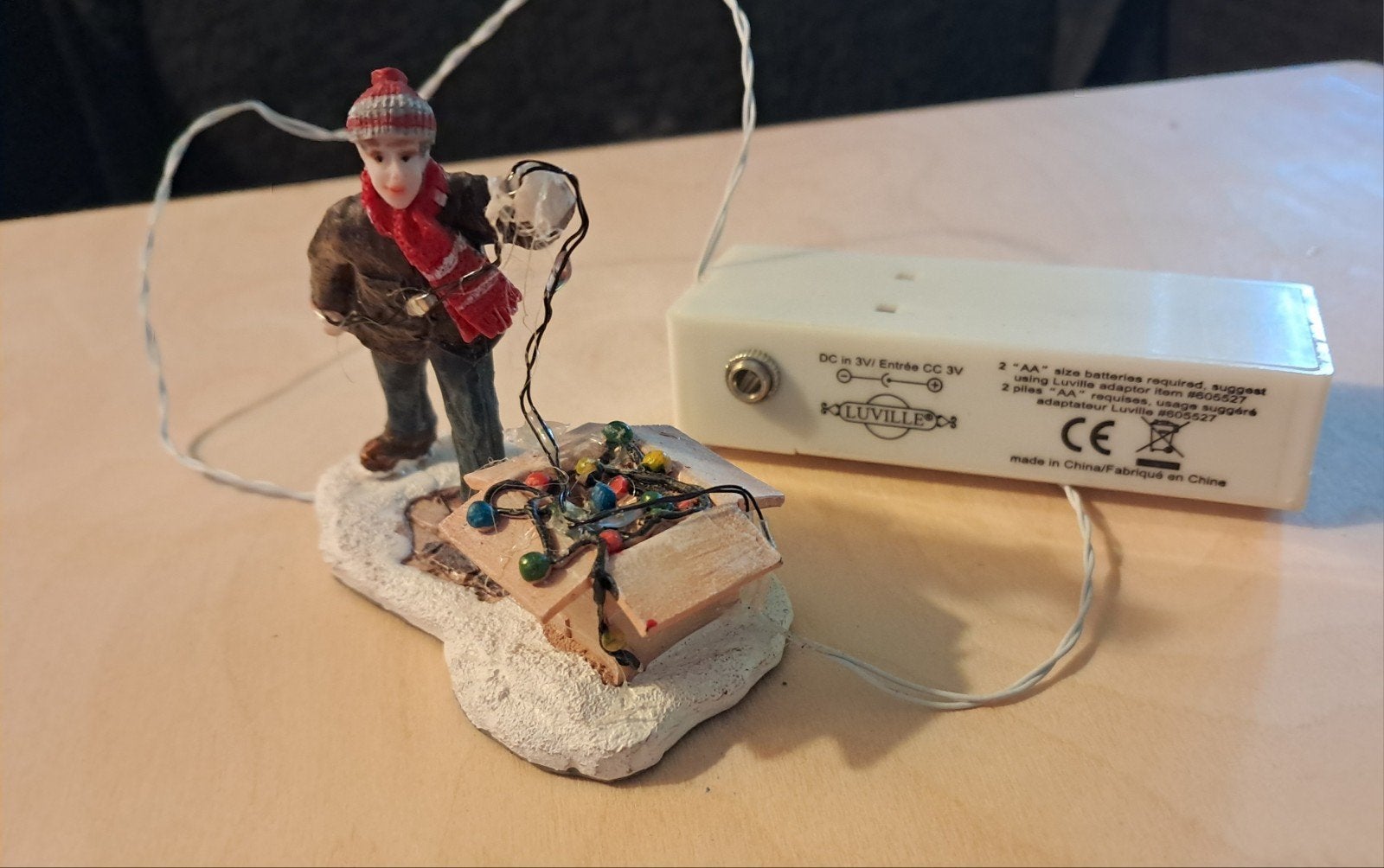 Luville "Sorting christmas lights", Ophalen of Verzenden