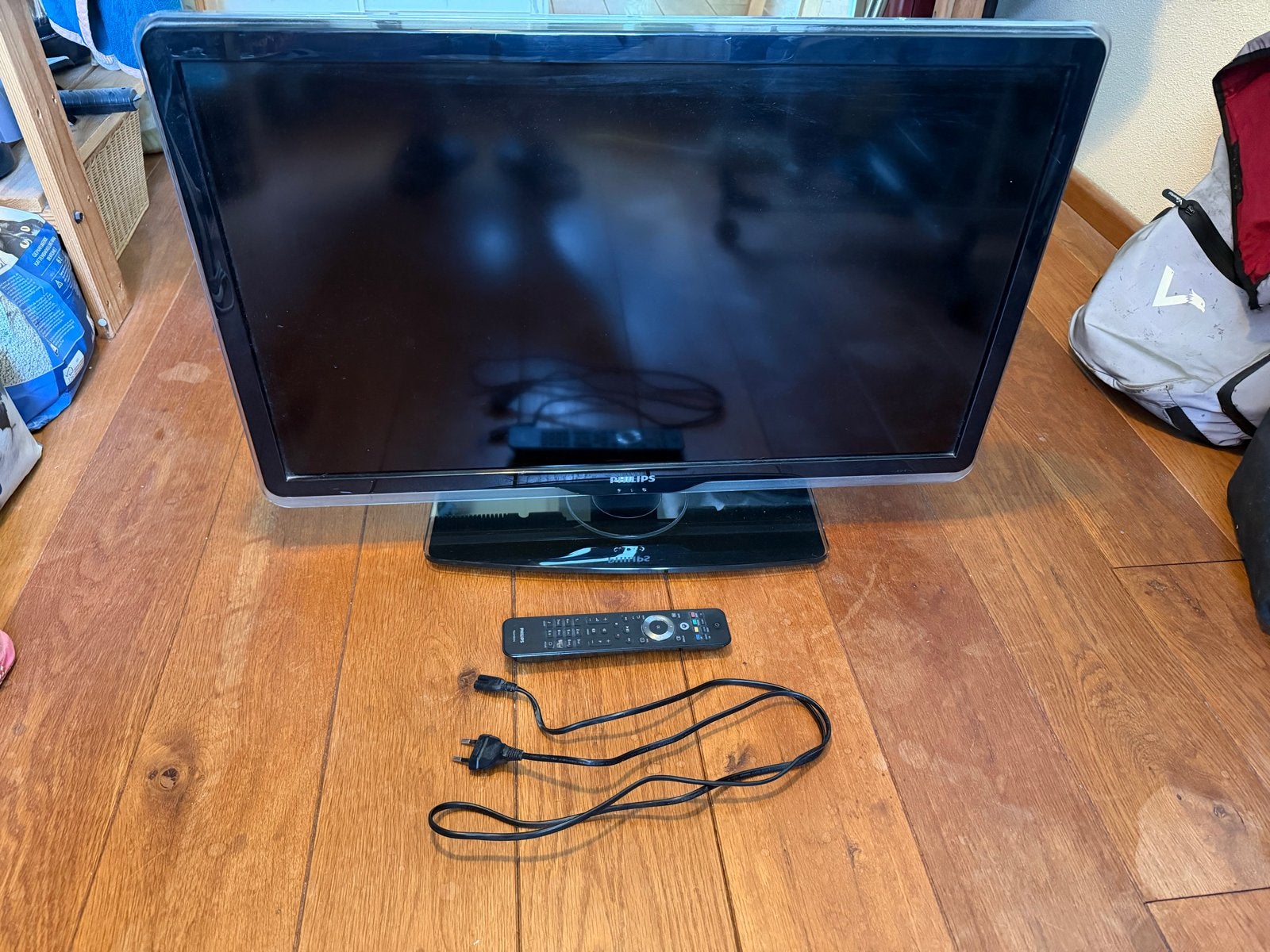 Philips TV met afstandsbediening en stroomkabel, Ophalen, Philips, 50 Hz, 60 tot 80 cm
