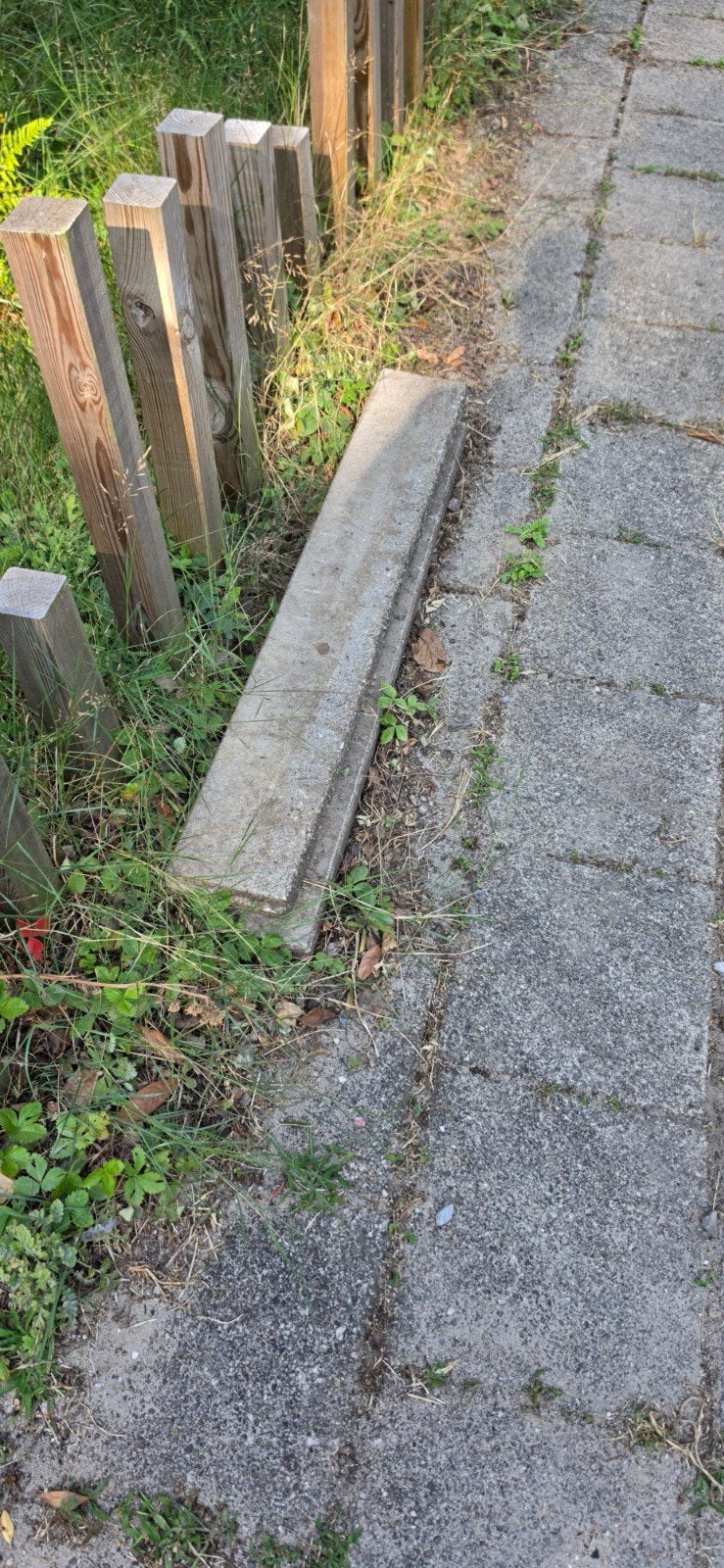 Gebruikte betonnen opsluitband, Tuin en Terras, Tegels en Klinkers, Ophalen, Gebruikt, 10 m² of meer, Beton