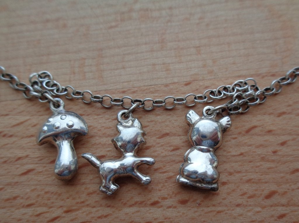 zilveren kinder armband met drie vintage bedels [293], Verzenden, Zo goed als nieuw, Met bedels of kralen, Zilver