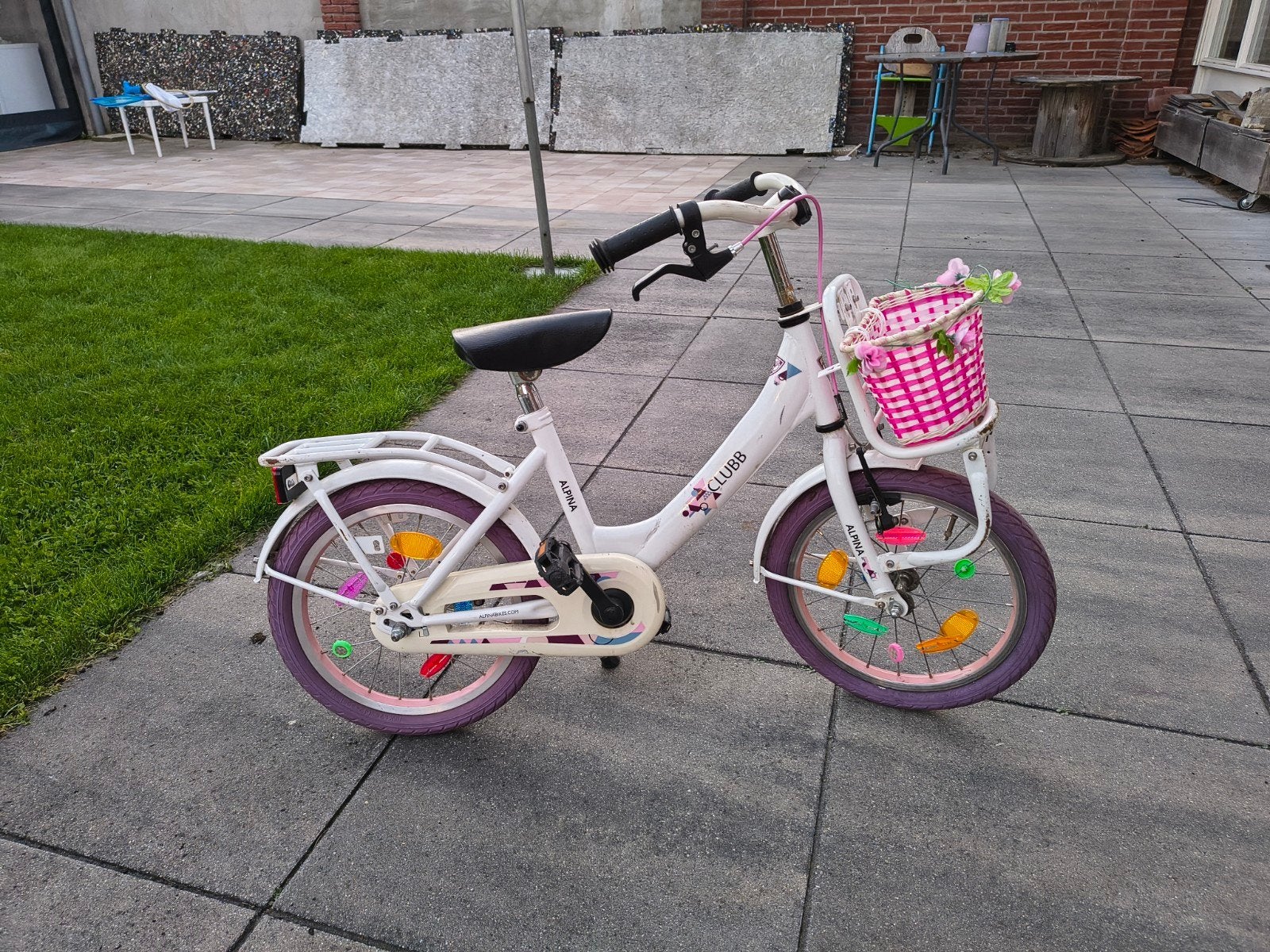 Meisjesfiets 16 inch - Wit met roze accenten, Fietsen en Brommers, Ophalen, Terugtraprem, Gebruikt, Alpina