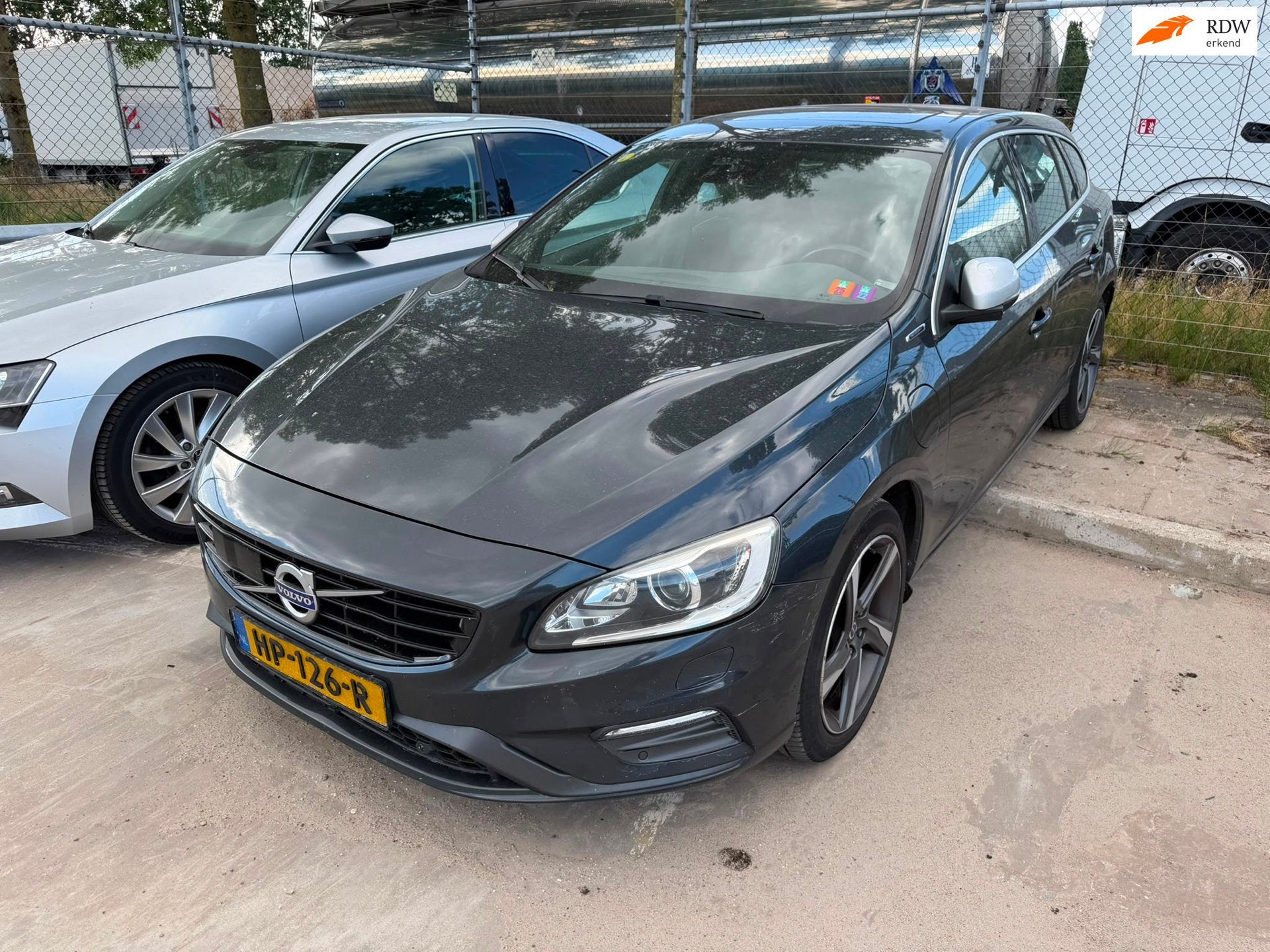 Volvo V60 2.4 D6 Twin Engine R-Design, Auto's, Automaat, Euro 6, Overige carrosserieën, Vierwielaandrijving