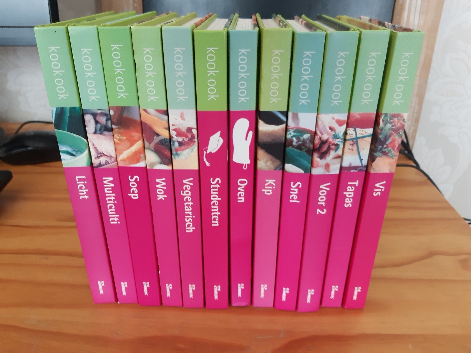 12 kookboeken uit de serie "KOOK OOK", Ophalen of Verzenden, Gelezen, Hoofdgerechten