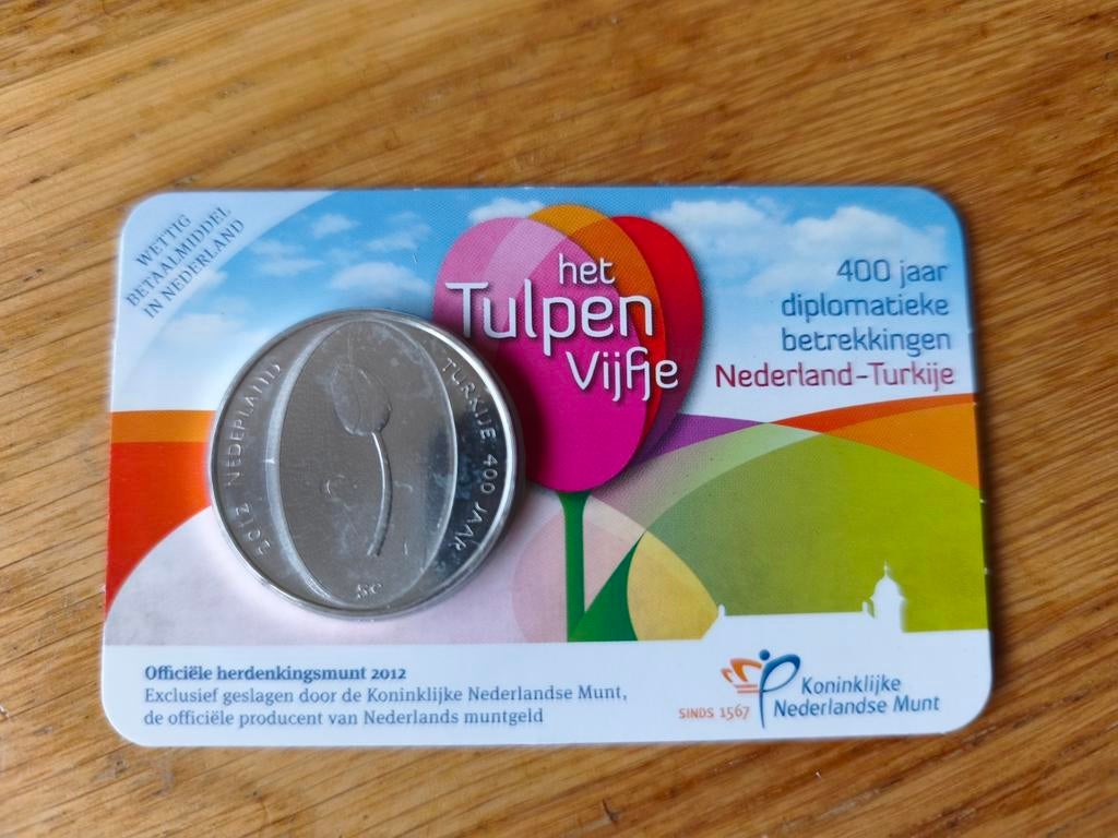 Het Tulpen Vijfje Herdenkingsmunt, Postzegels en Munten, Munten | Nederland, Ophalen of Verzenden, Euro's