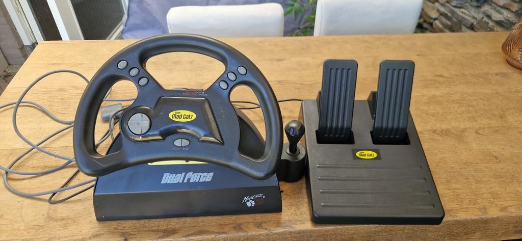 Mad Catz Dual Force racestuur met pedalen voor PlayStation 2, Spelcomputers en Games, Ophalen of Verzenden, Gebruikt, Stuur of Pedalen