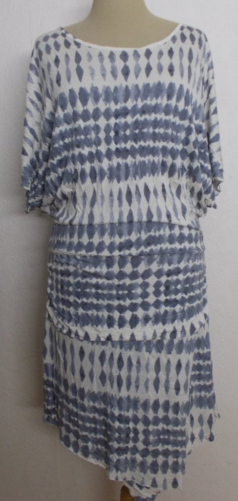 Mooi blauw/wit/grijs 100% viscose print jurkje! 40, Kleding | Dames, Maat 38/40 (M), Zo goed als nieuw, Onder de knie, Verzenden