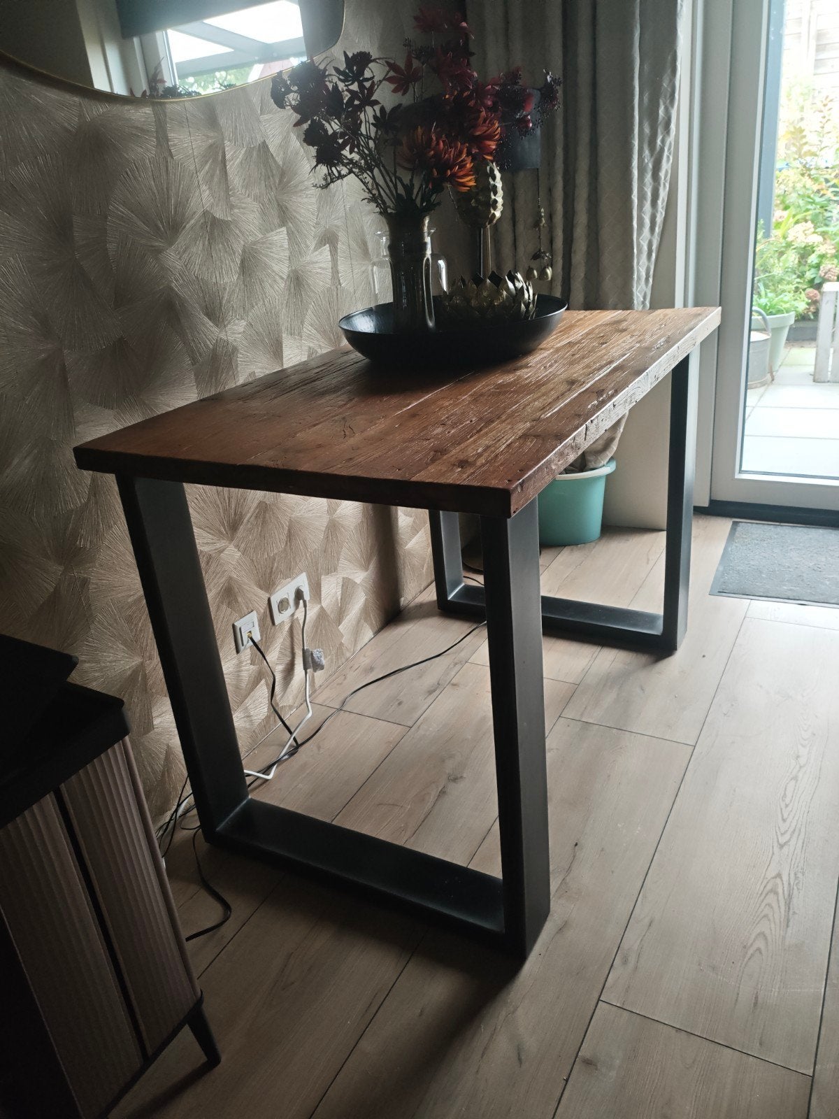 Mooie bartafel van mangohout met metalen onderstel, Ophalen