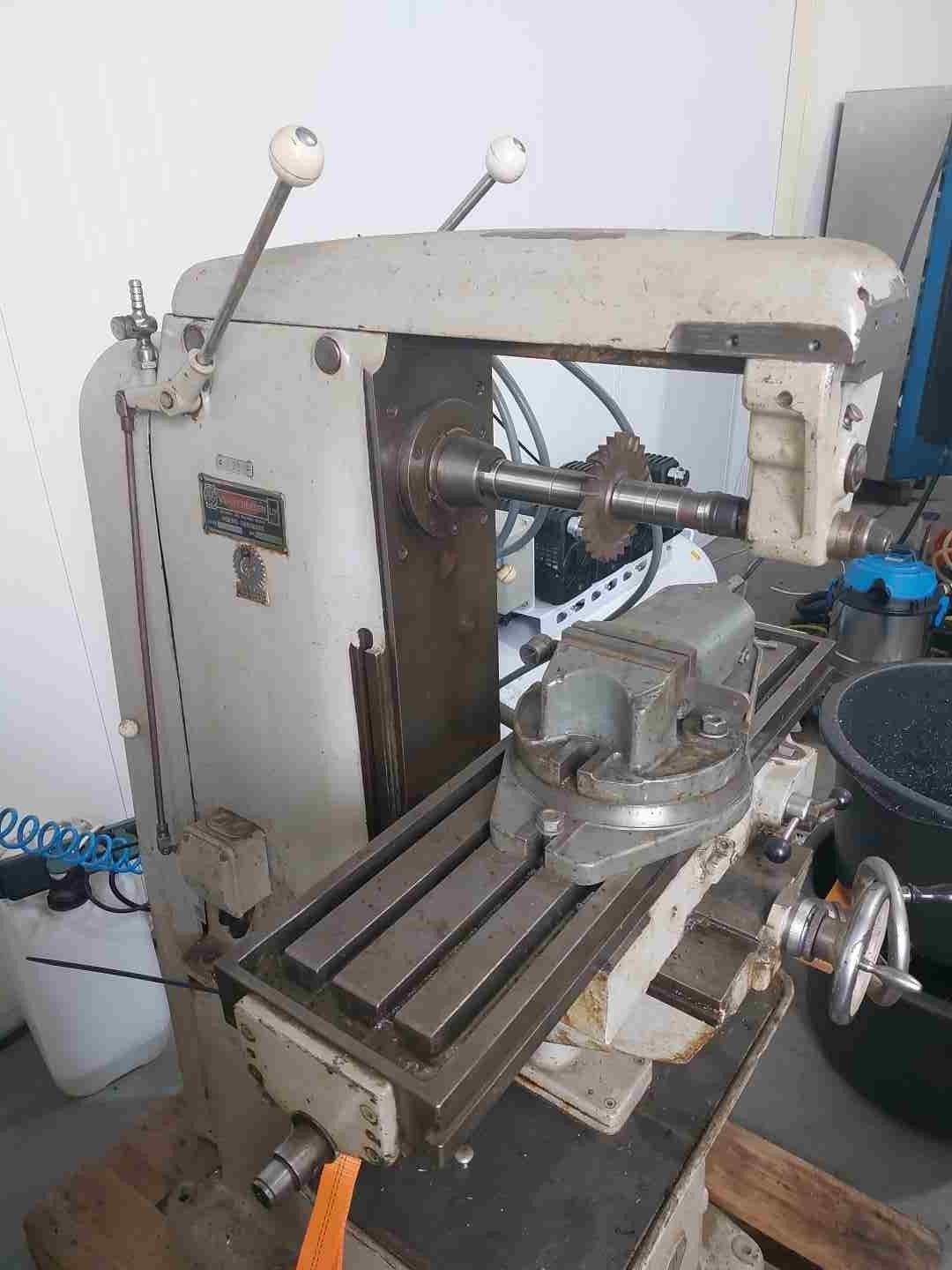 Vilhelm Pedersen Universele Freesmachine met Accessoires, Ophalen