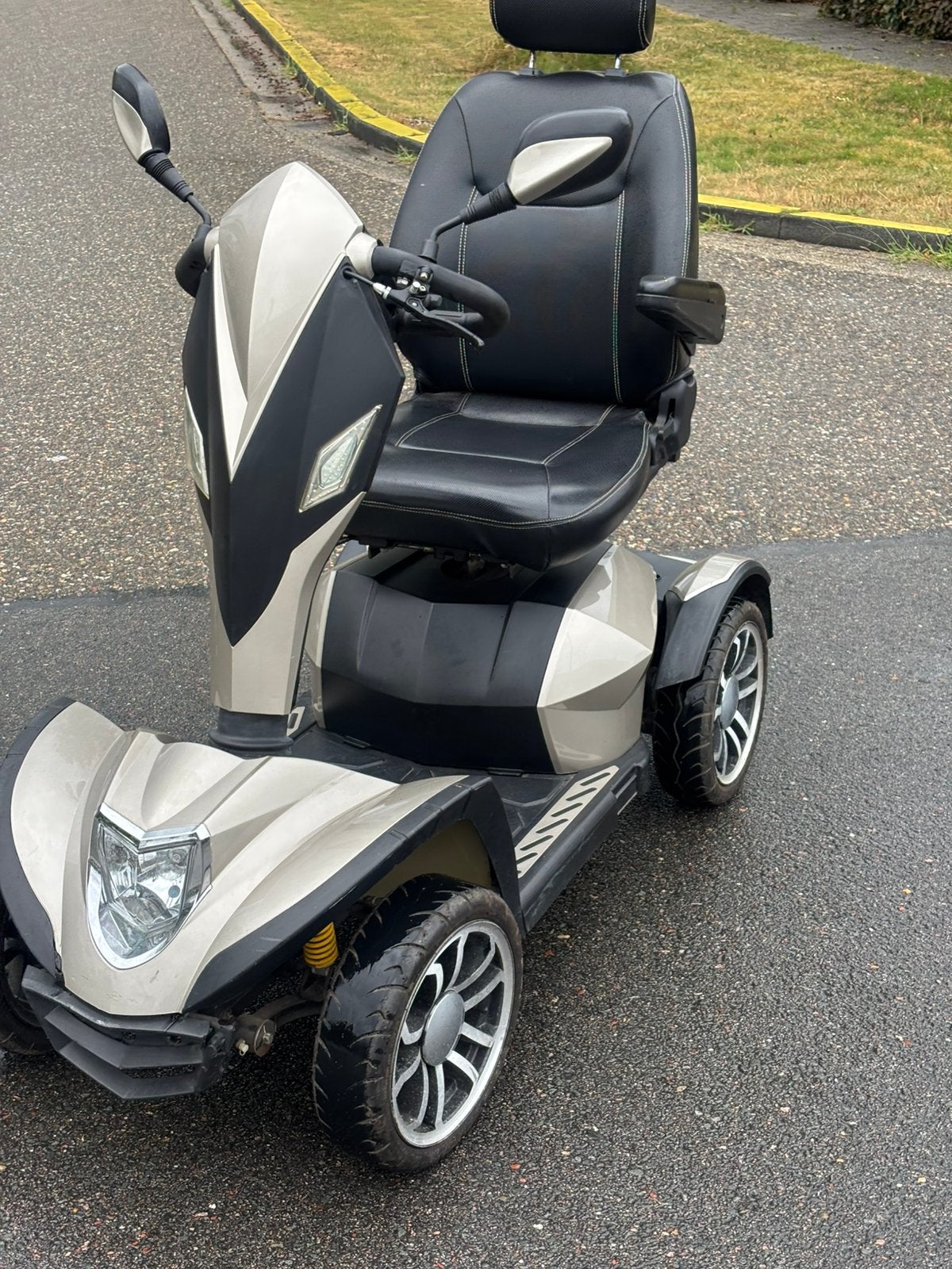 Carpo 4 Scootmobiel rijklaar extra zware accus, Gebruikt, Meer info ☎️0️⃣6️⃣➖2️⃣0️⃣9️⃣0️⃣1️⃣0️⃣4️⃣0️⃣, Carpo 4, Ophalen of Verzenden