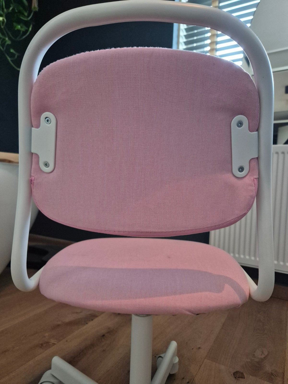 IKEA Roze Kinderbureaustoel - Ideaal voor Thuisstudie, Ophalen, Gebruikt, Roze, Bureaustoel