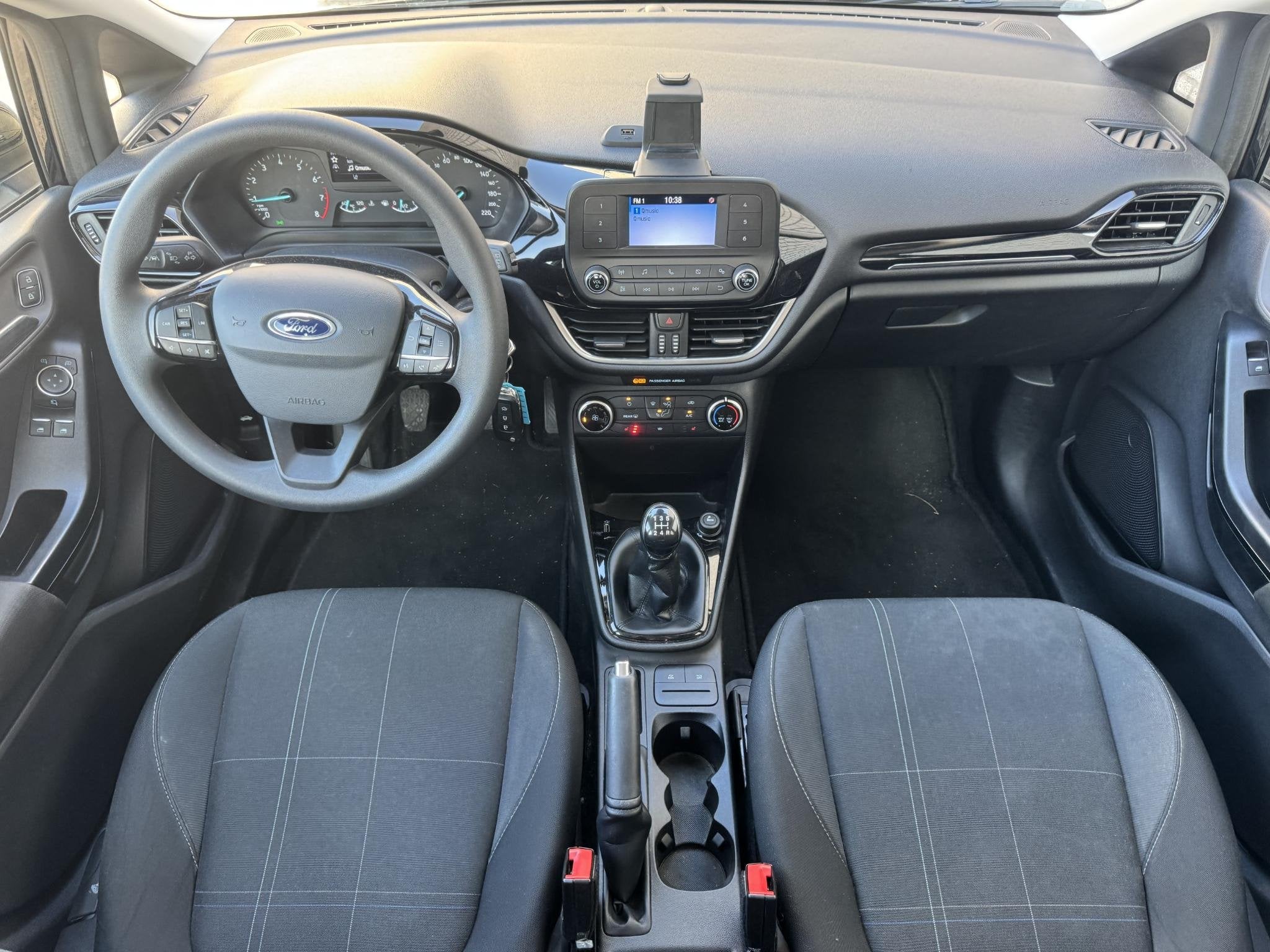 Ford Fiesta 1.1 Trend | Trekhaak | Stoelverwarming | Parkeer, Auto's, Stof, Met garantie (alle), Zwart, Bedrijf