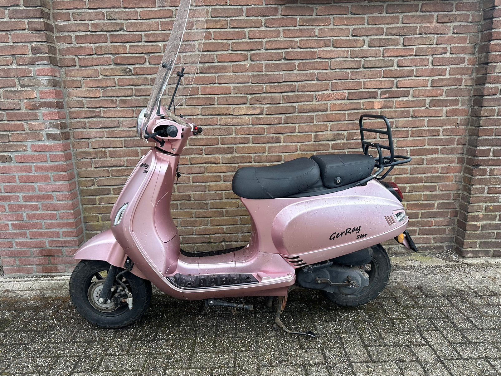 Roze GerRay Star 45km, Fietsen en Brommers, Snorfietsen en Snorscooters, Ophalen, Zo goed als nieuw, Benzine, Overige merken