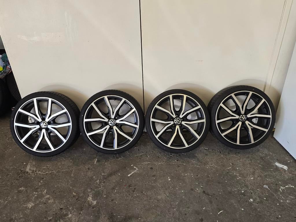 Set van 4 VW Taigo 18 inch velgen met zomerbanden 215-35-18, 18 inch, Banden en Velgen, Ophalen of Verzenden, Personenwagen